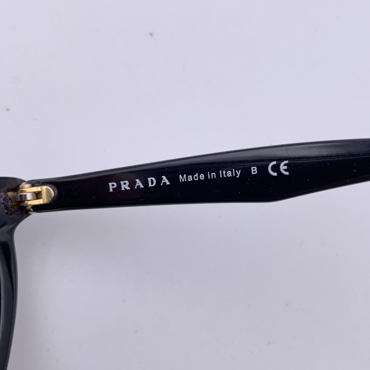 PRADA Sunglasses SPR06P