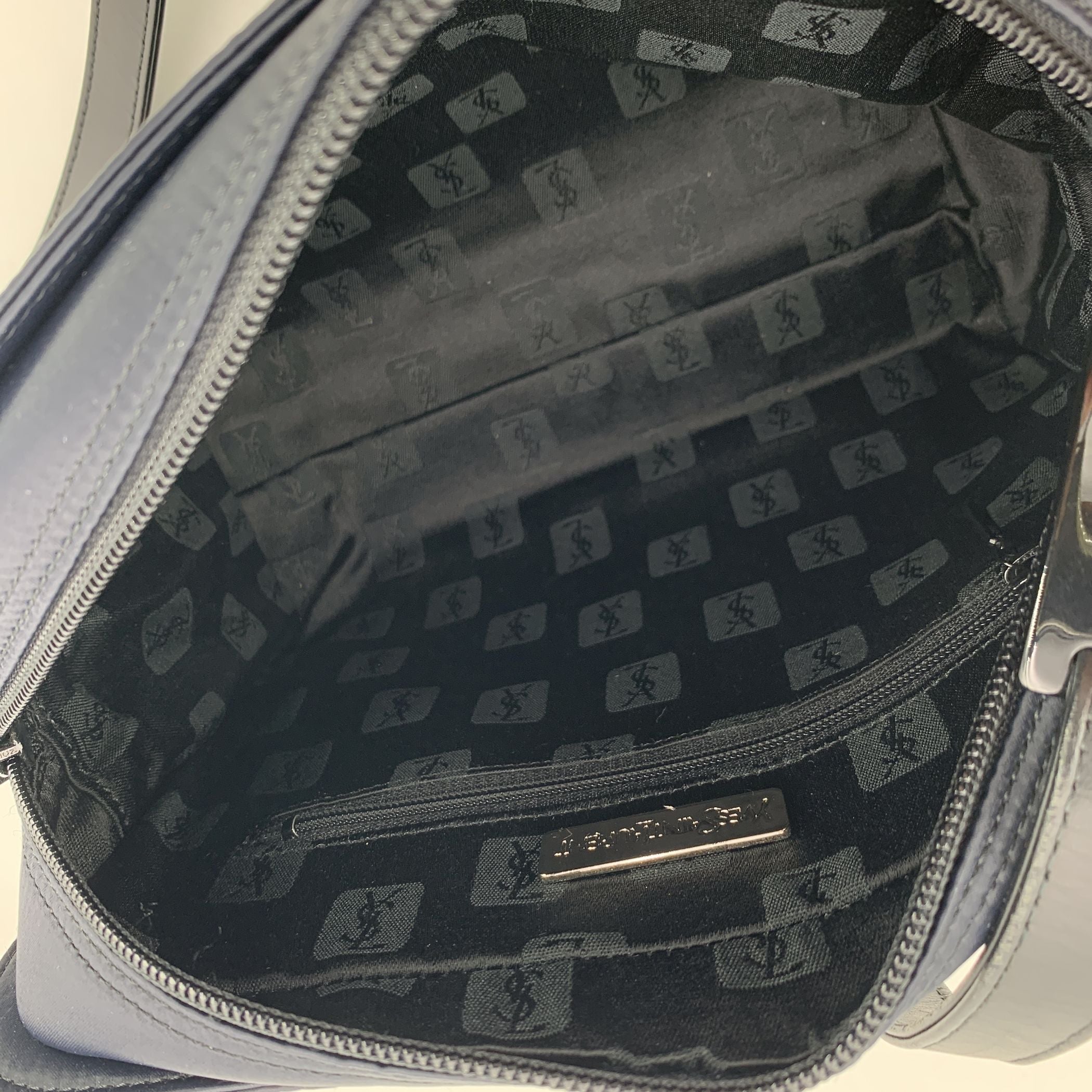 YVES SAINT LAURENT Shoulder Bags