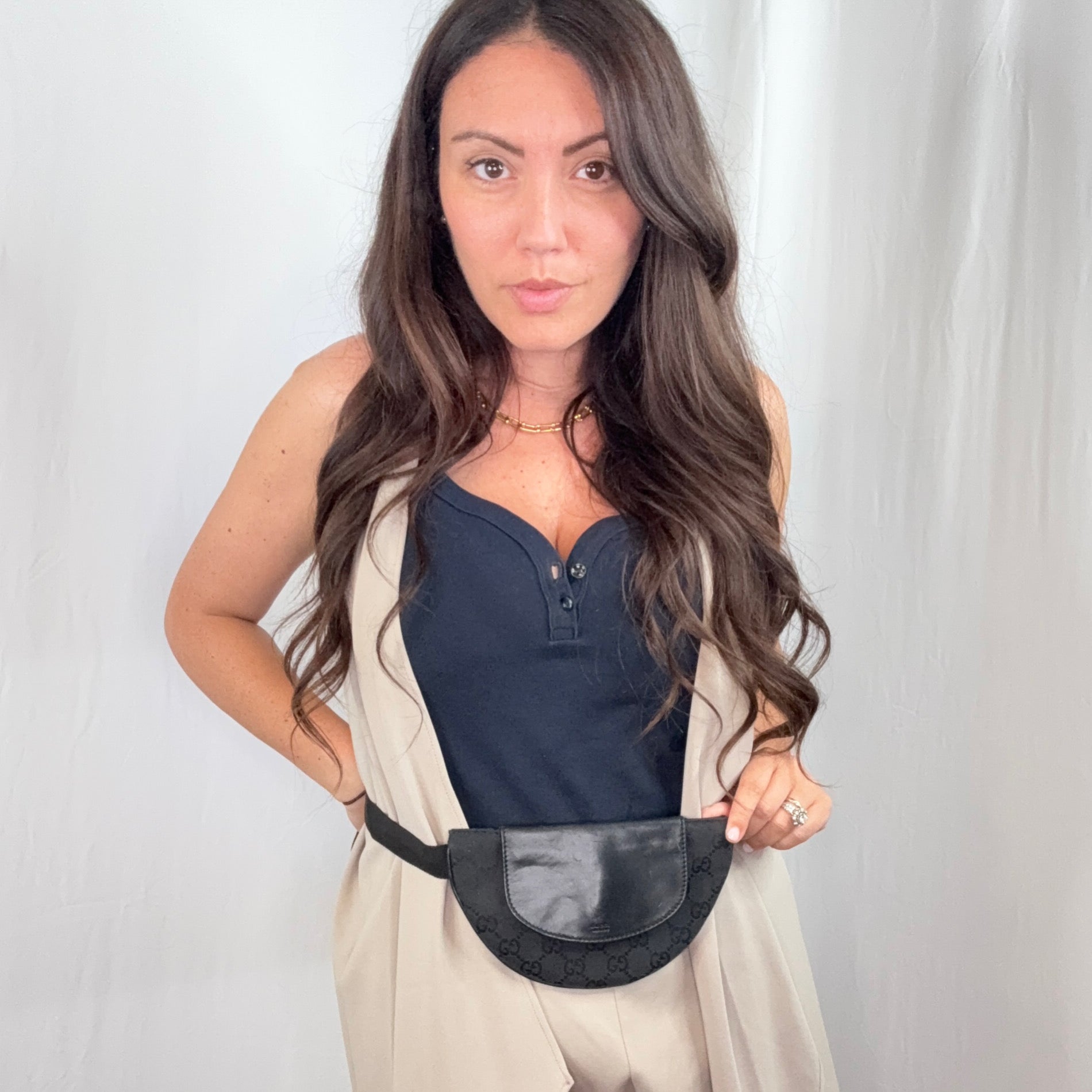 Borsa a tracolla Gucci in tela monogramma nera con mezzaluna