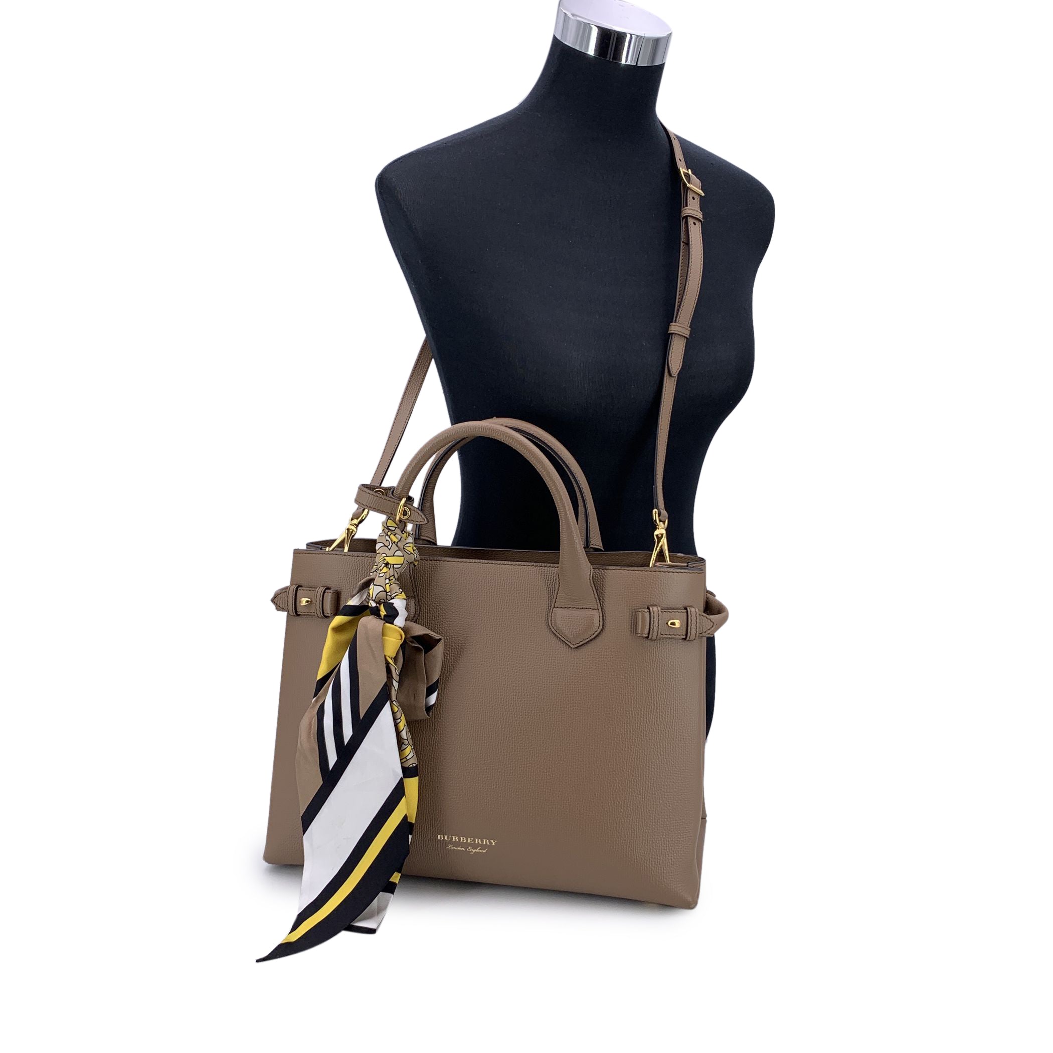 BURBERRY Totes The Banner