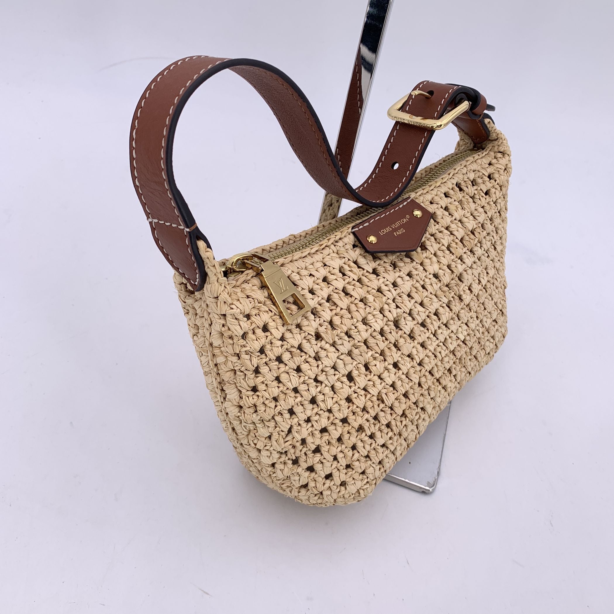 LOUIS VUITTON Shoulder Bags