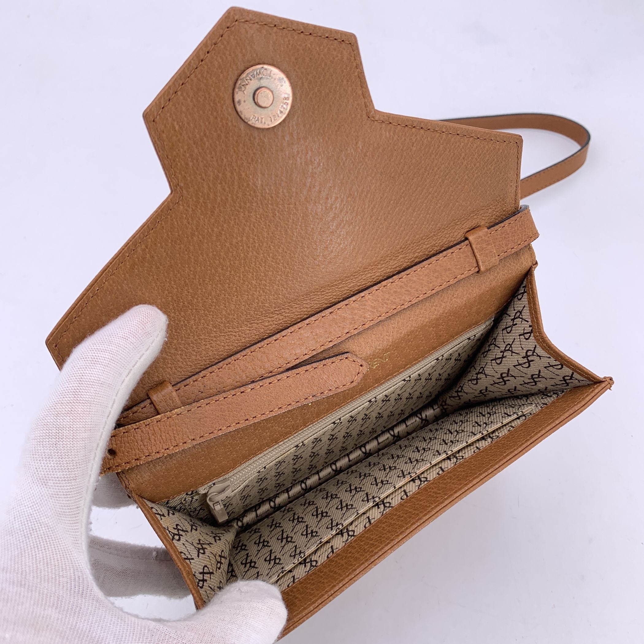YVES SAINT LAURENT Shoulder Bags