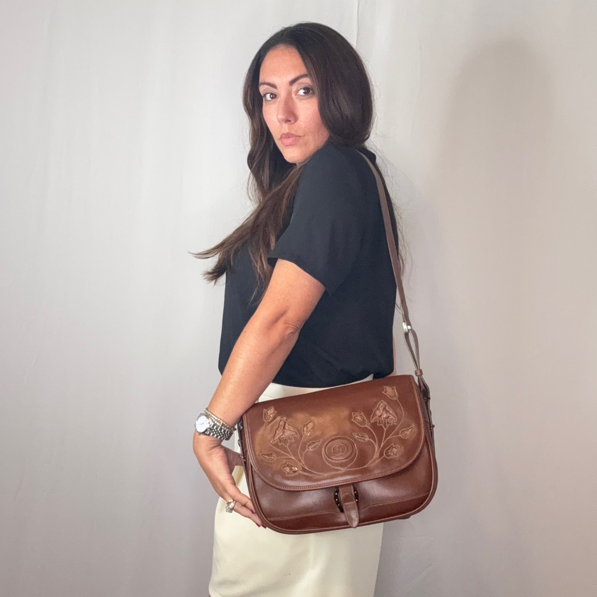 Gucci Vintage Schultertasche mit Blumenklappe aus braunem Leder mit Intarsienmuster