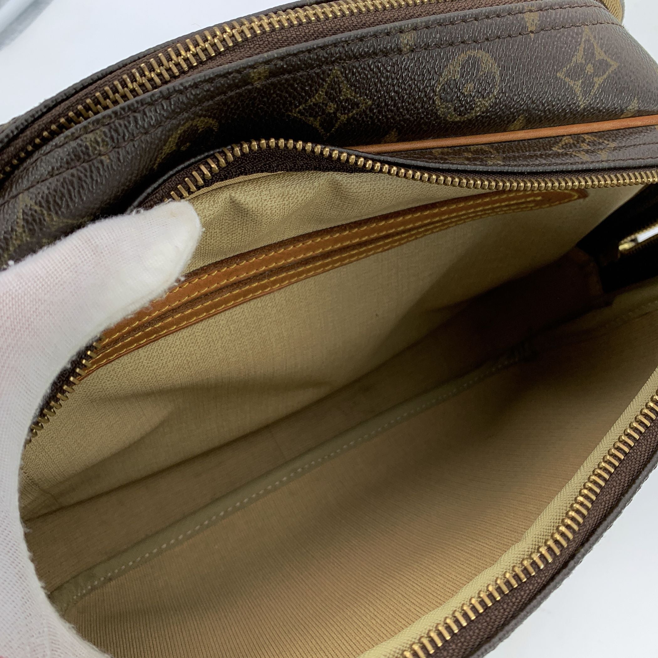 Louis Vuitton Reporter Crossbody Bags