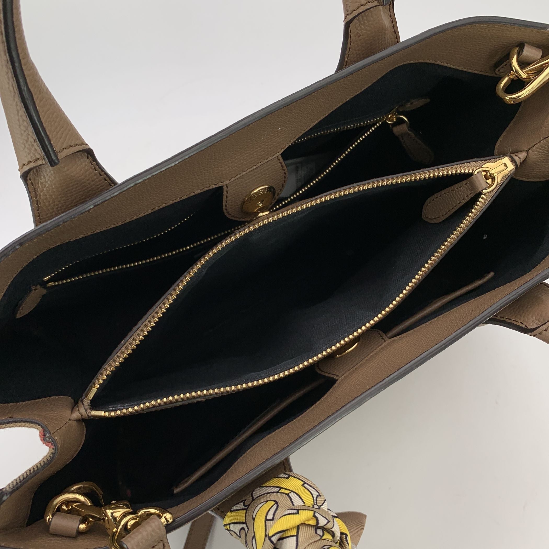 BURBERRY Totes The Banner