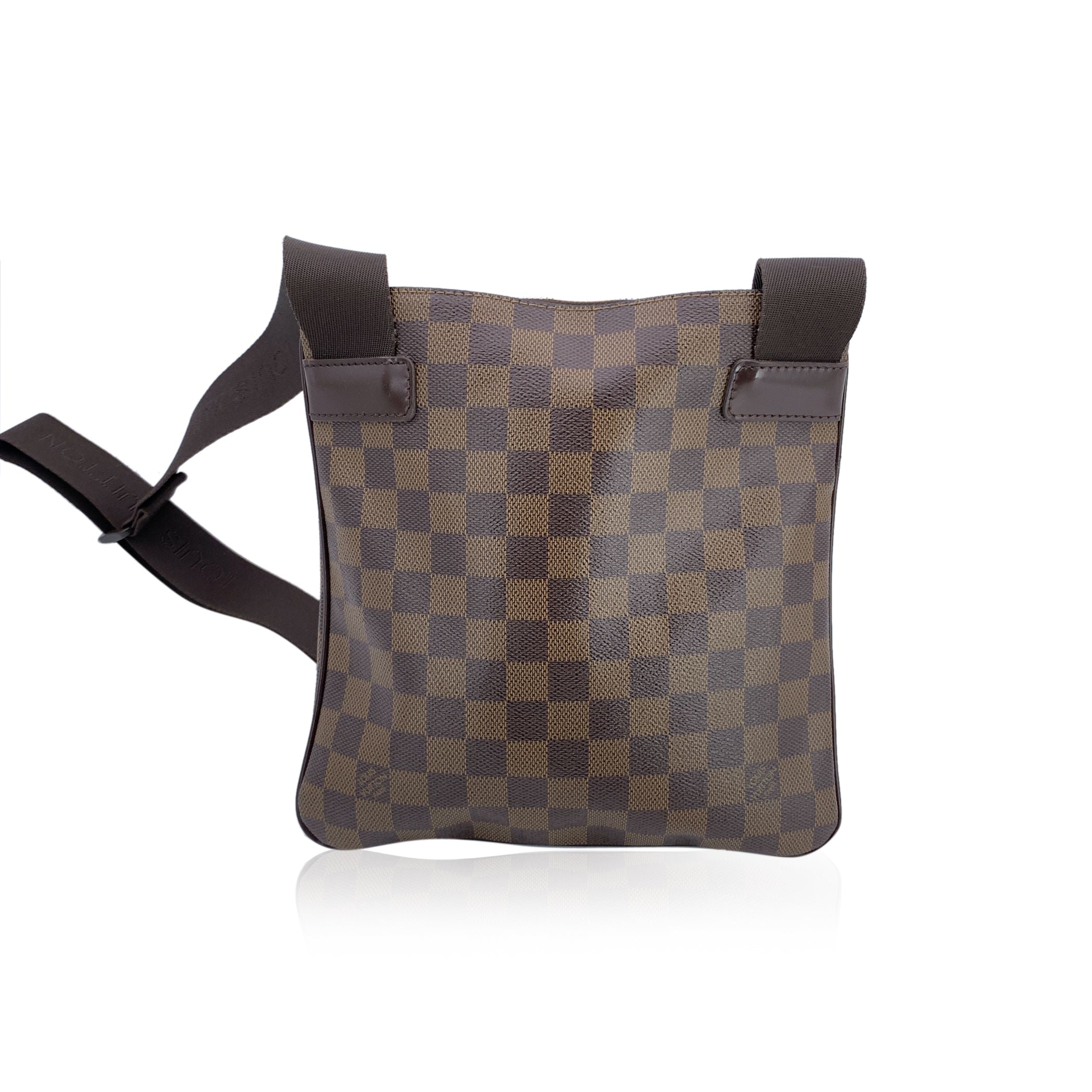LOUIS VUITTON Crossbody Bags