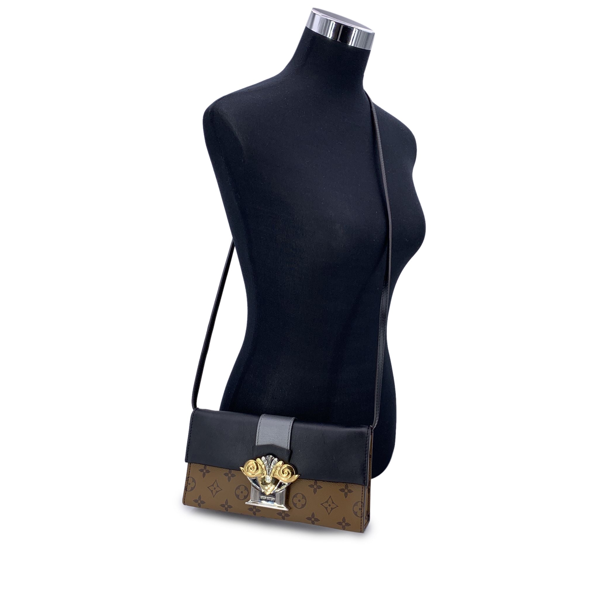 LOUIS VUITTON Clutches
