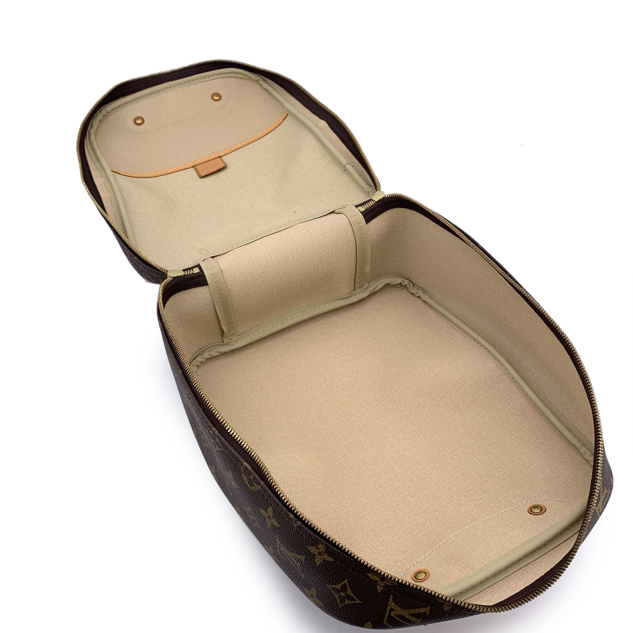 LOUIS VUITTON Luggage Excursion
