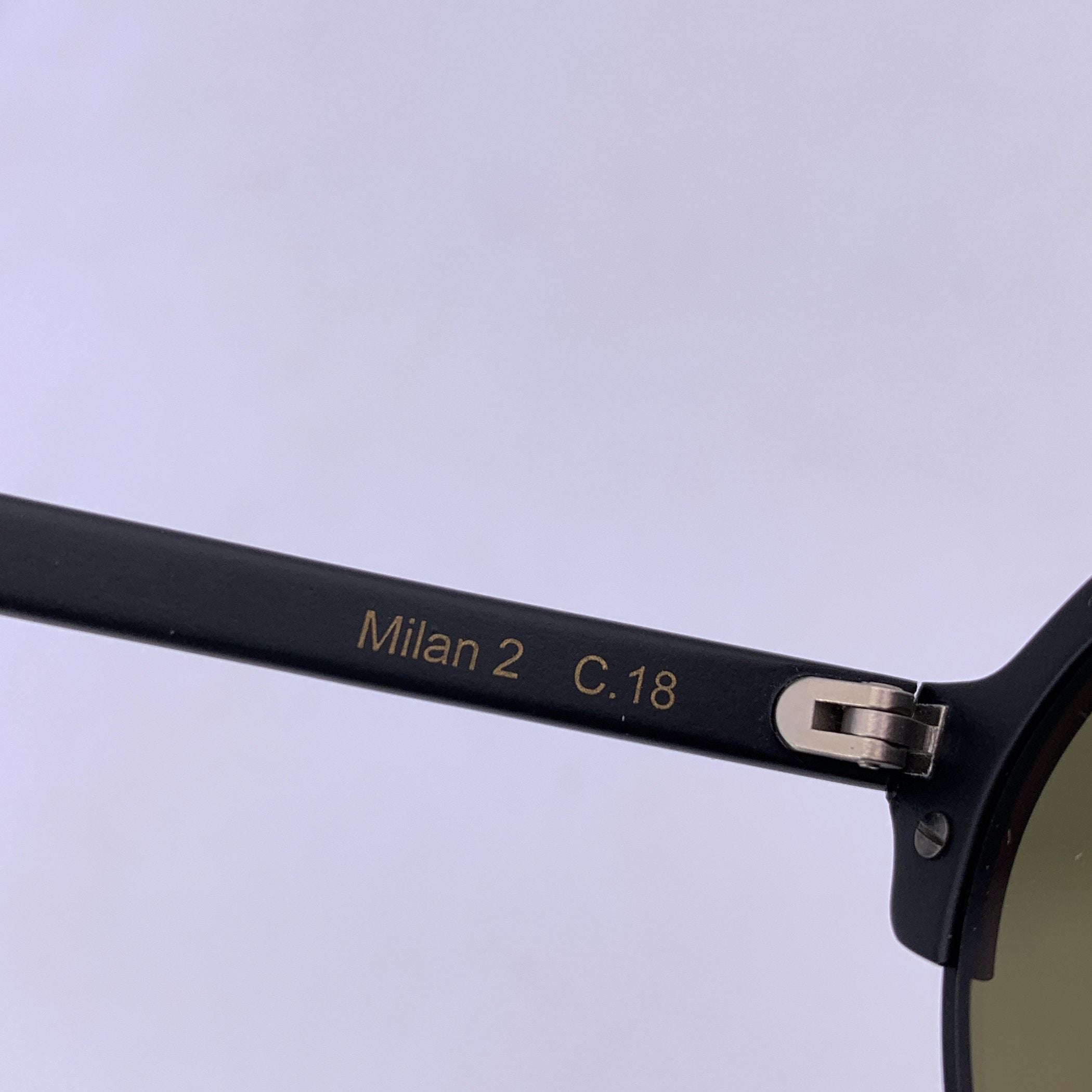 ILLESTEVA Sunglasses