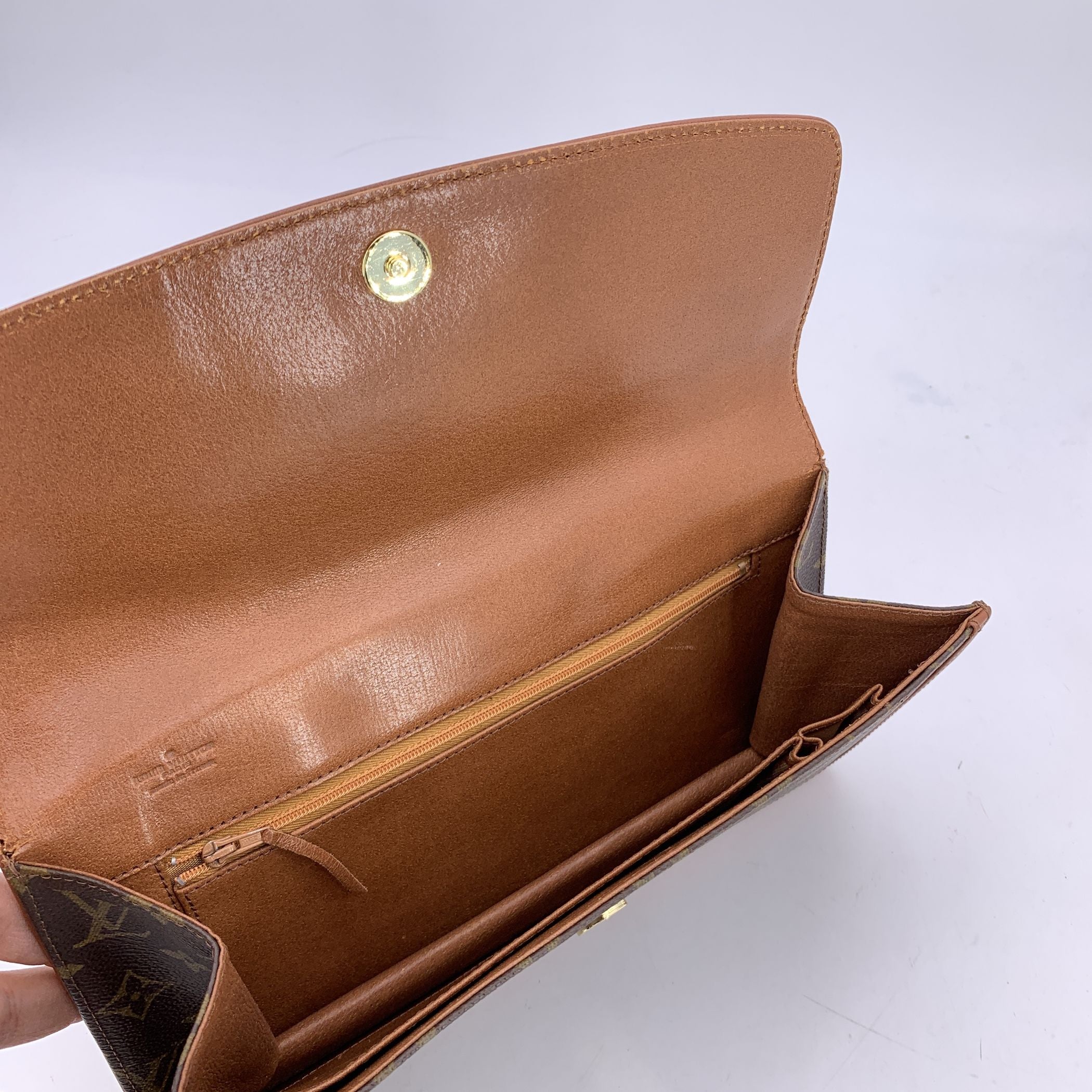 LOUIS VUITTON Clutches