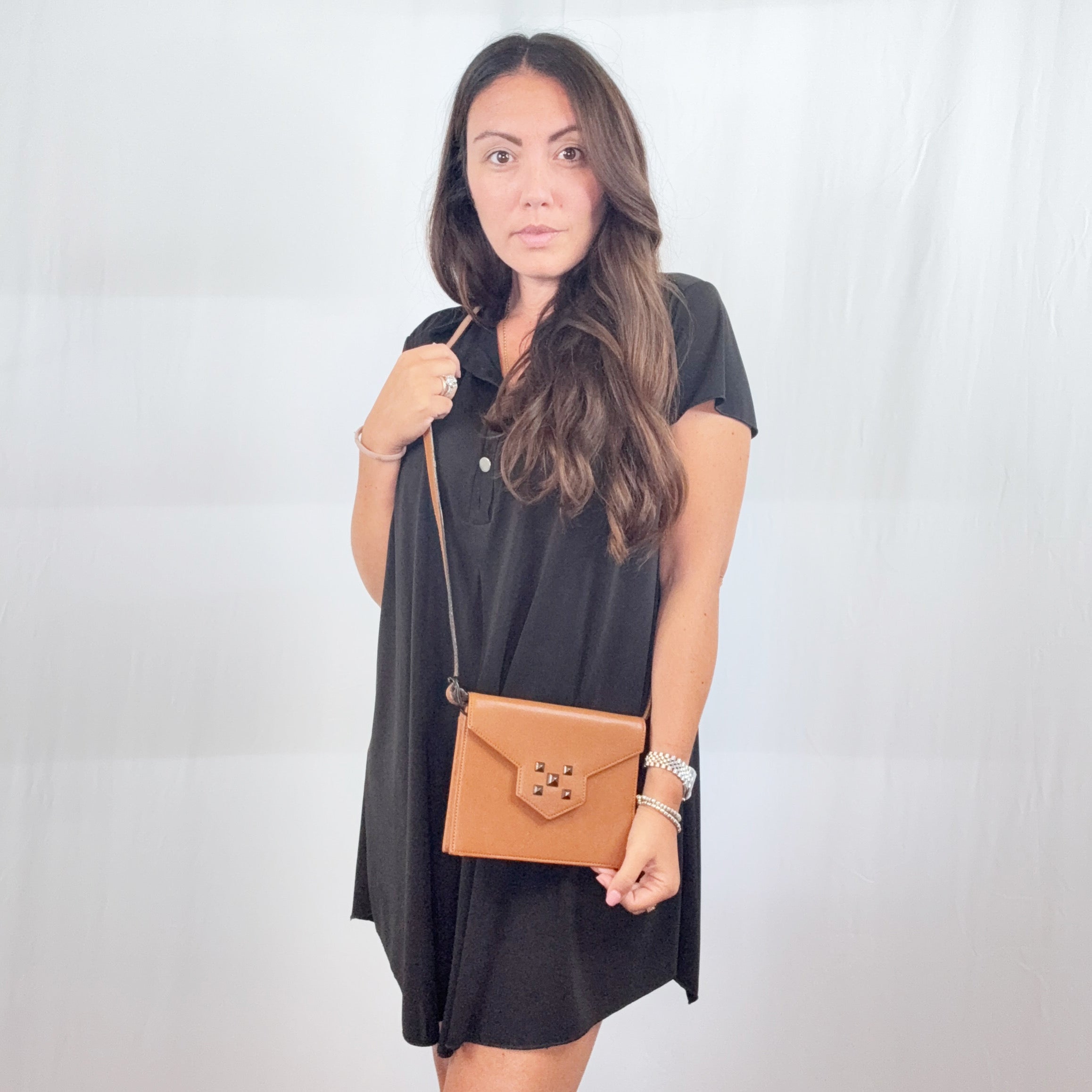 Borsa a tracolla convertibile in pelle color cuoio vintage Yves Saint Laurent con borchie