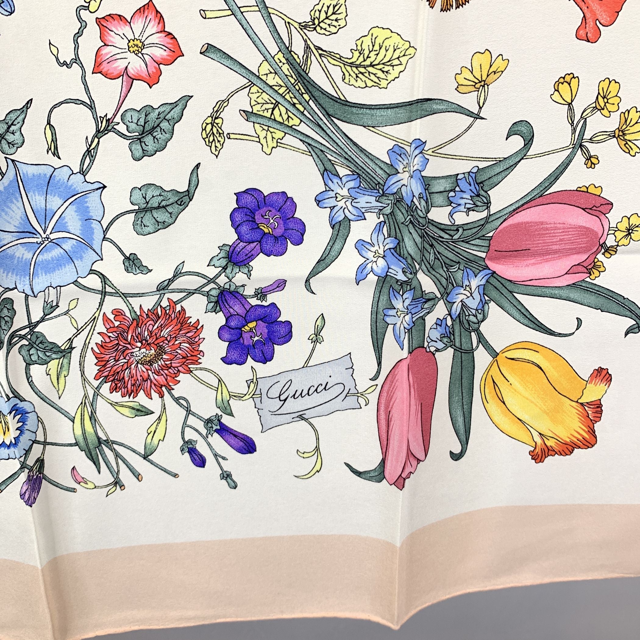 GUCCI Scarves Gucci<strong> Flora