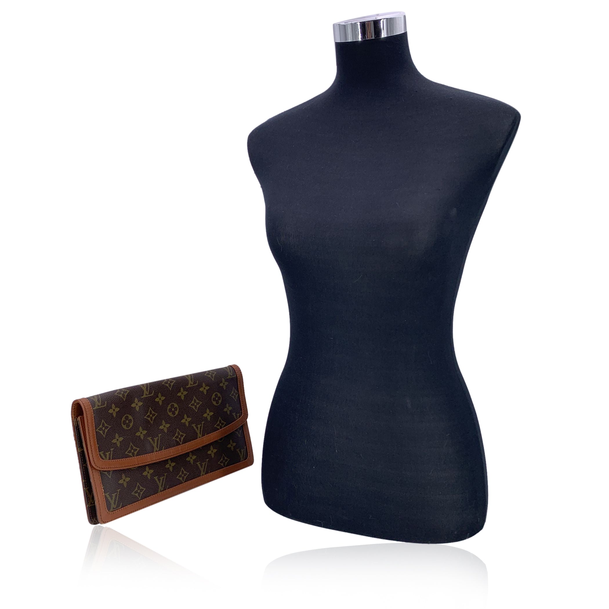 LOUIS VUITTON Clutches
