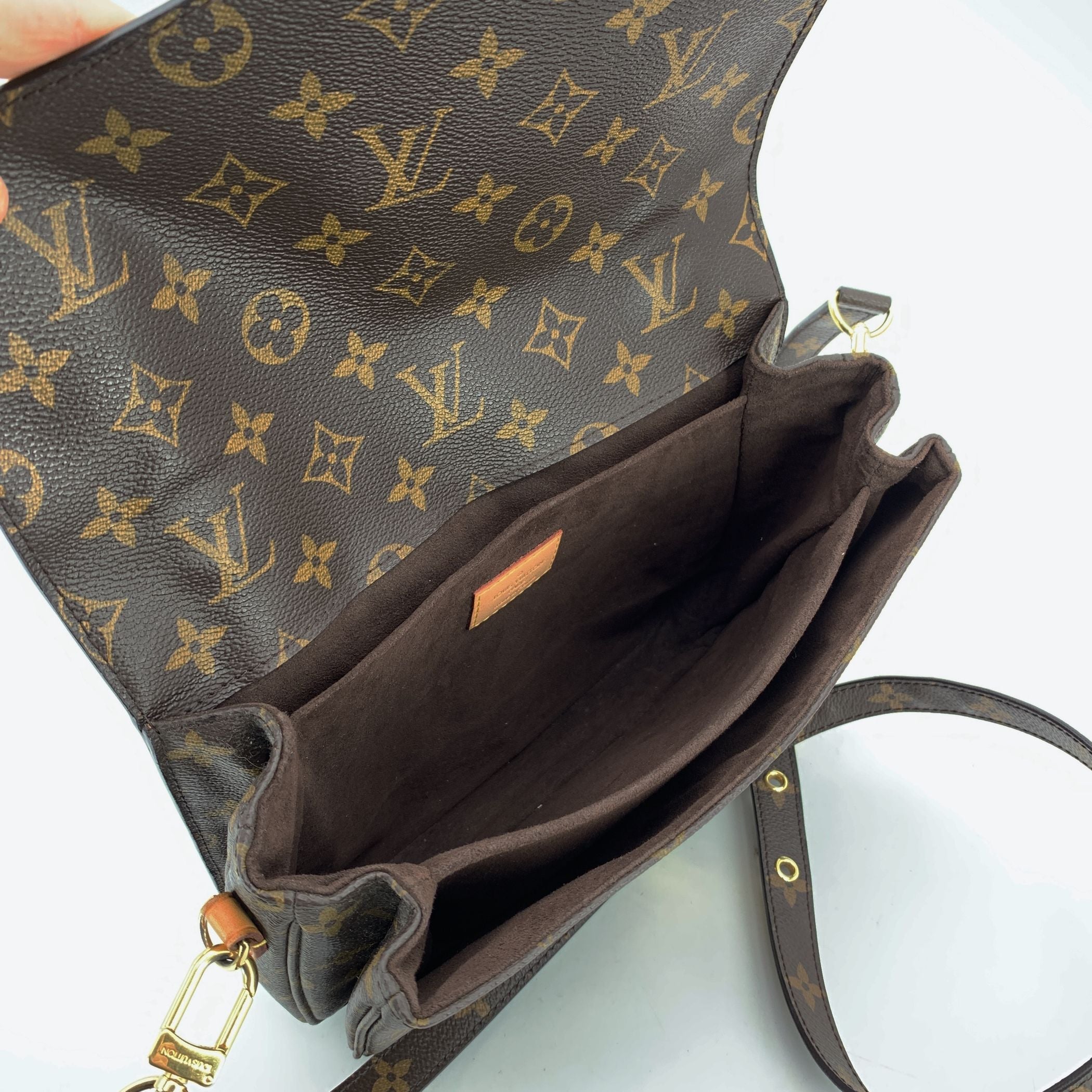 LOUIS VUITTON Crossbody Bags Metis