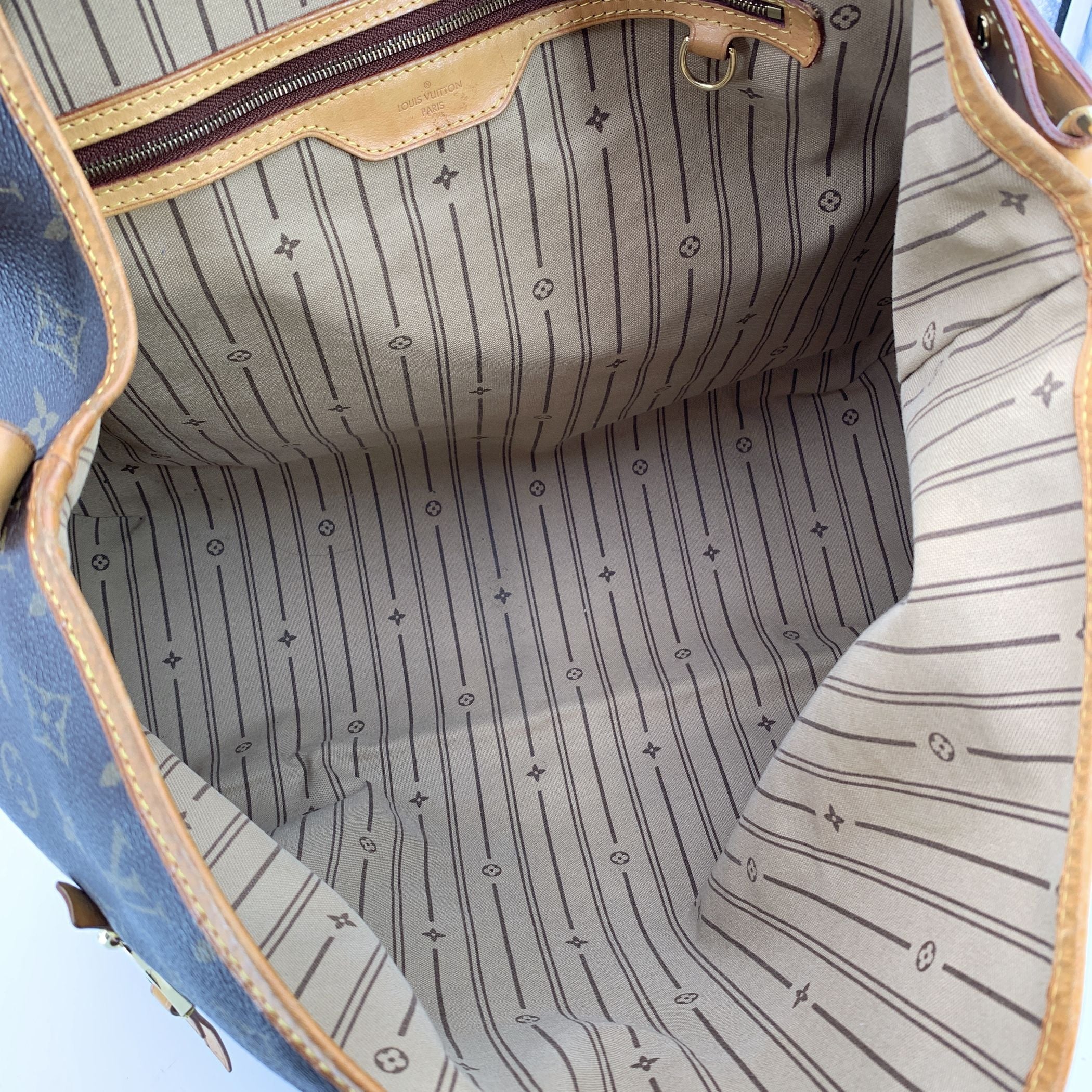 LOUIS VUITTON Totes Delightful