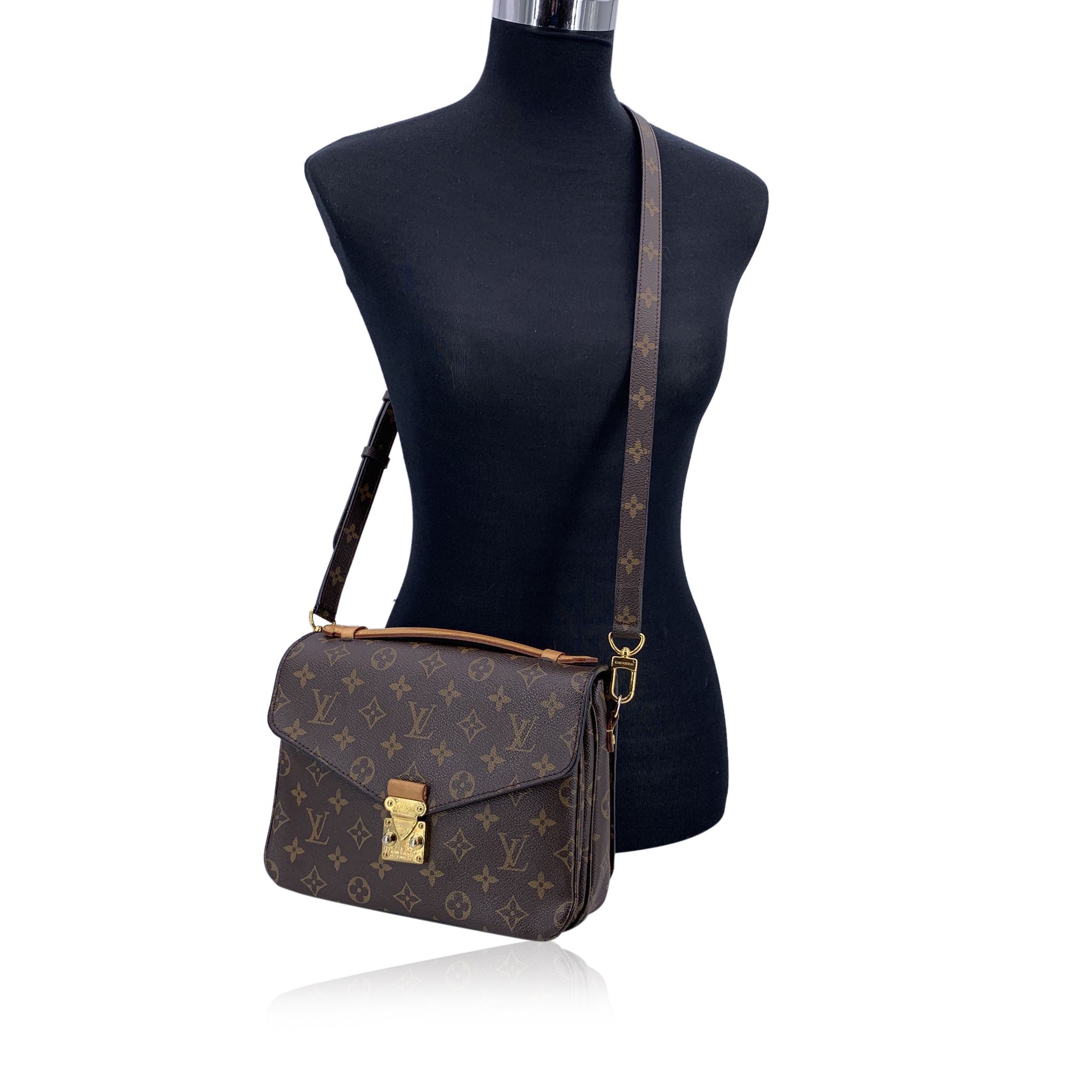 LOUIS VUITTON Crossbody Bags Metis