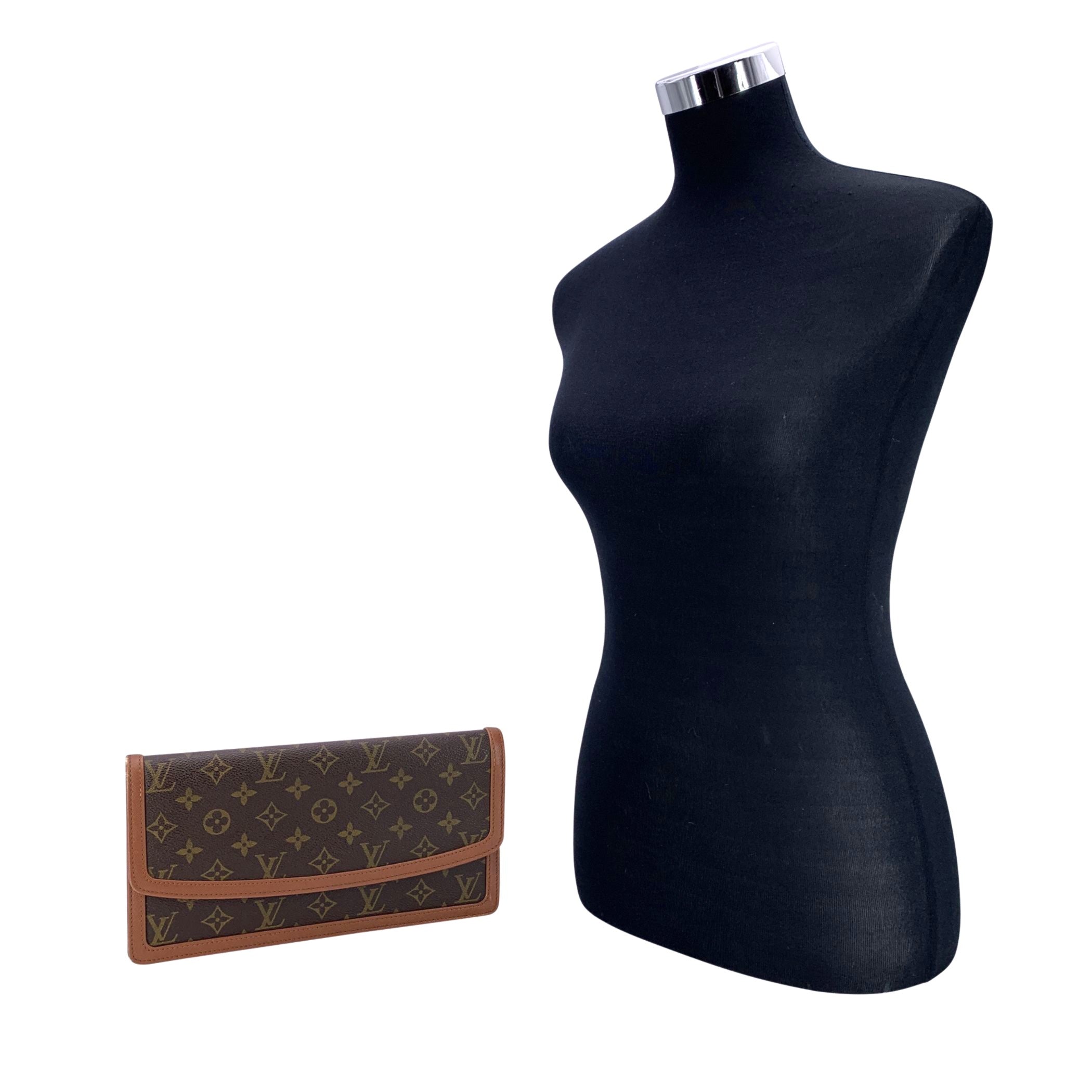 LOUIS VUITTON Clutches