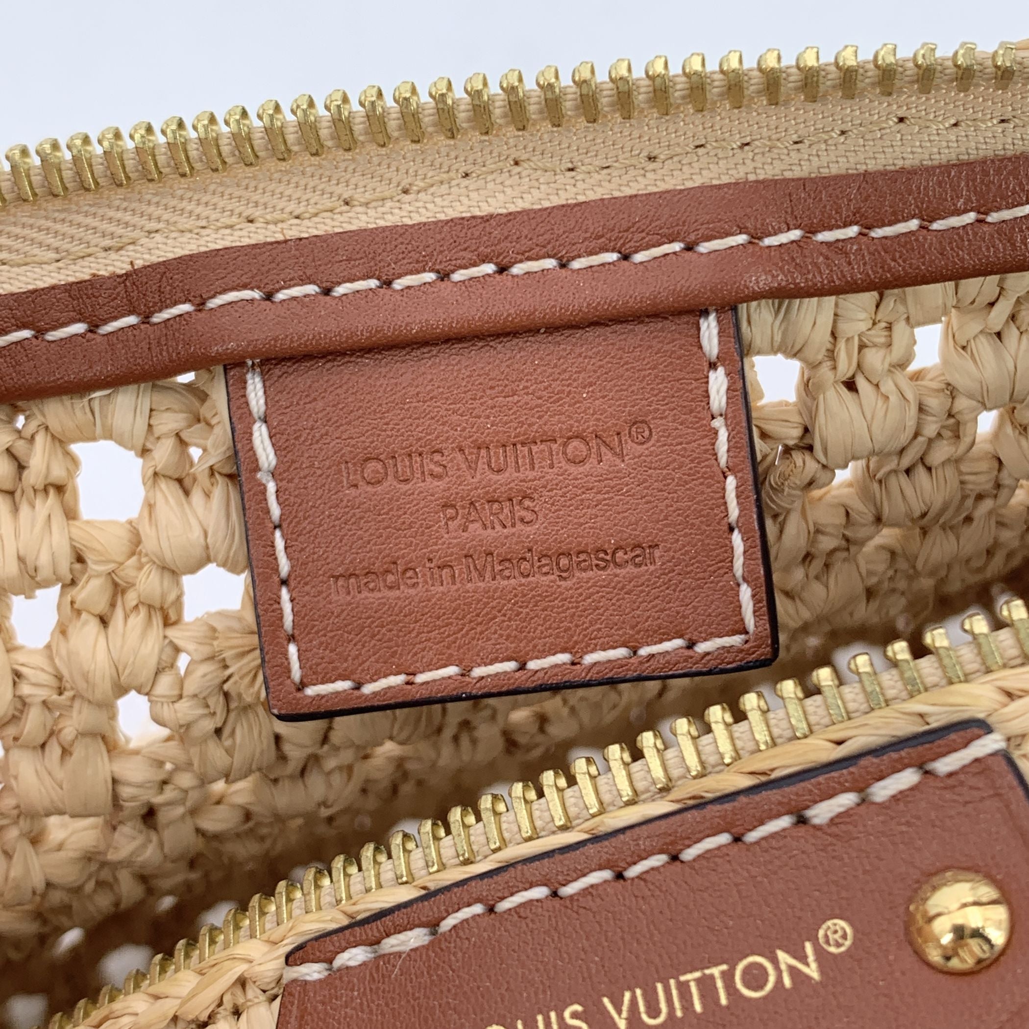 LOUIS VUITTON Shoulder Bags