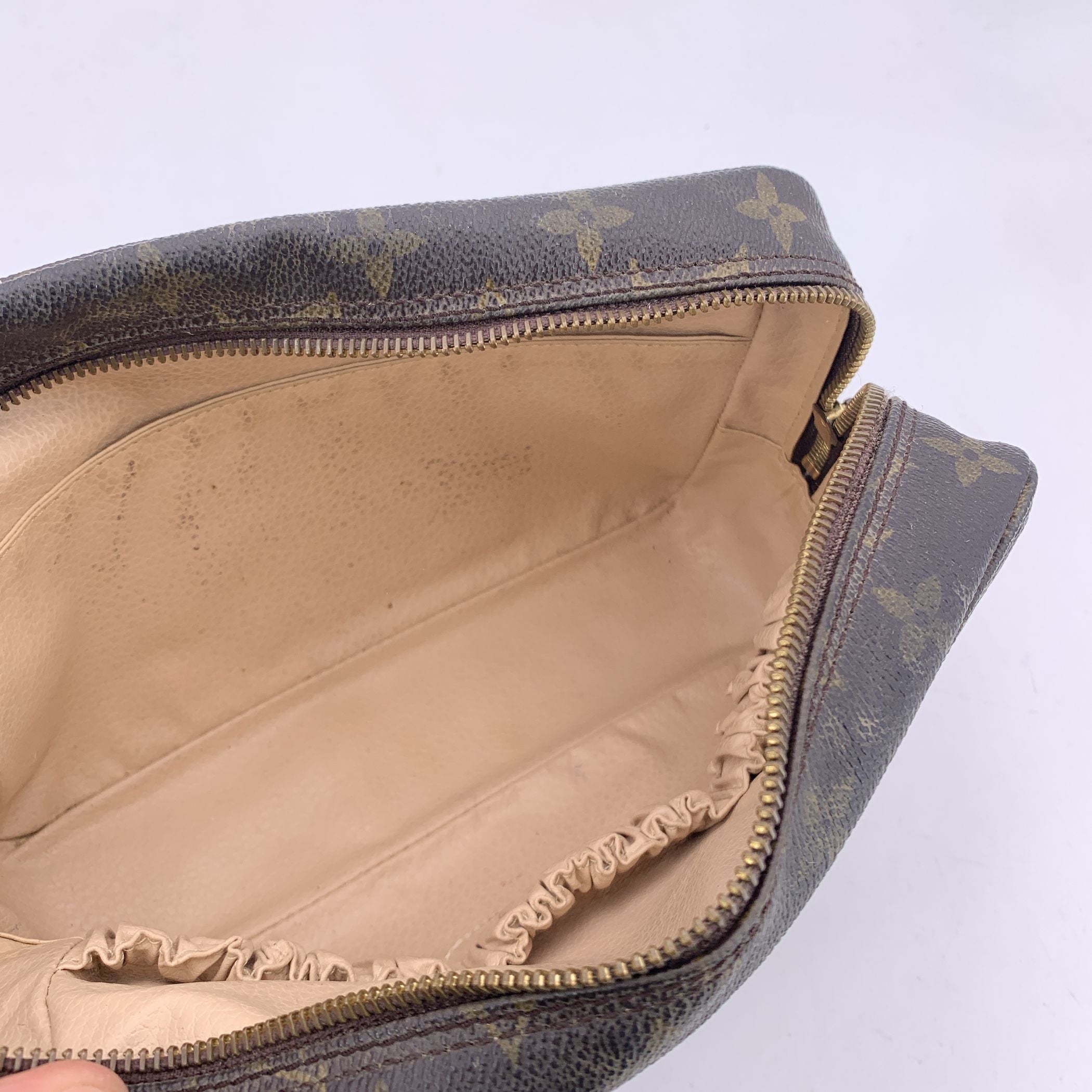 LOUIS VUITTON Clutches Trousse de Toilette