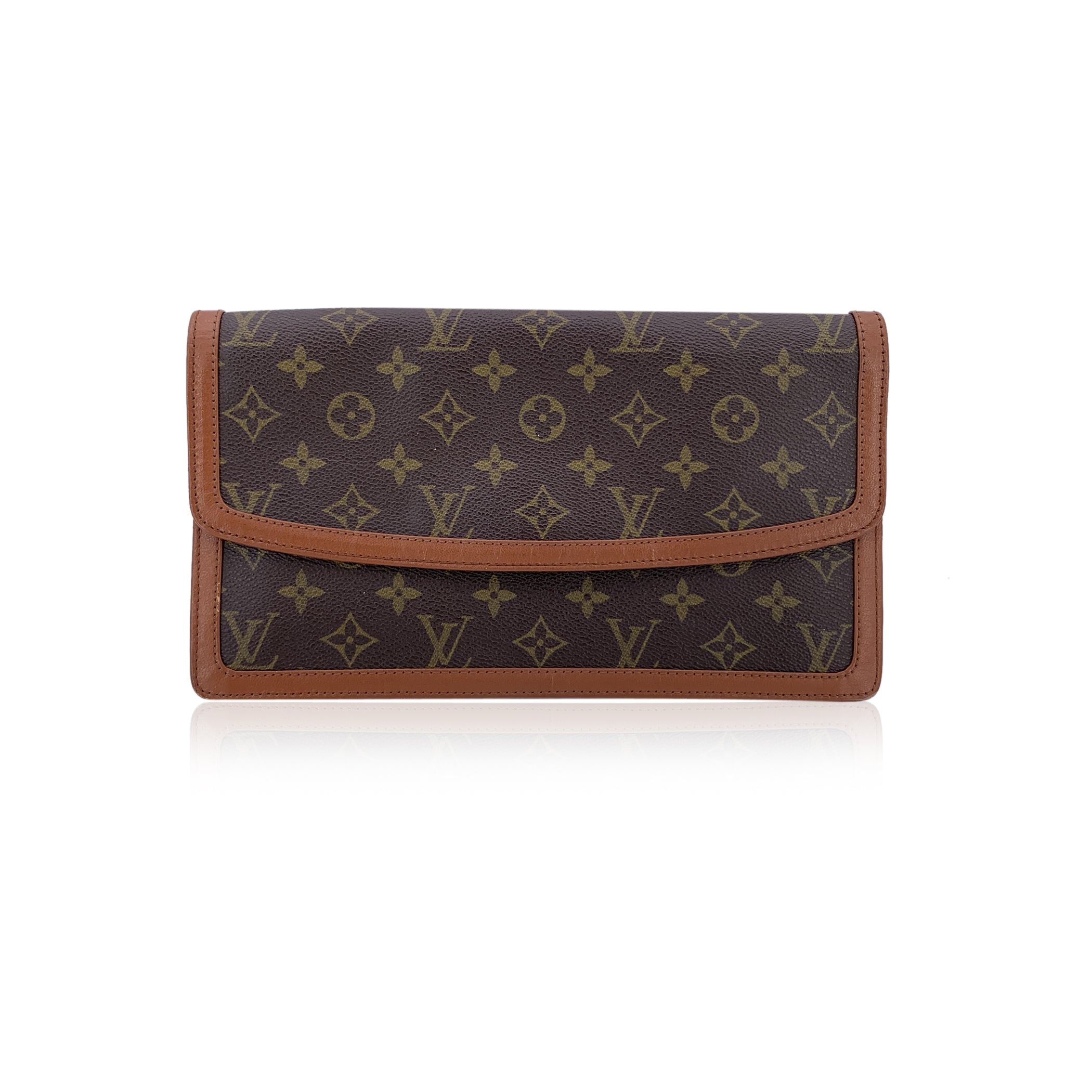 LOUIS VUITTON Clutches