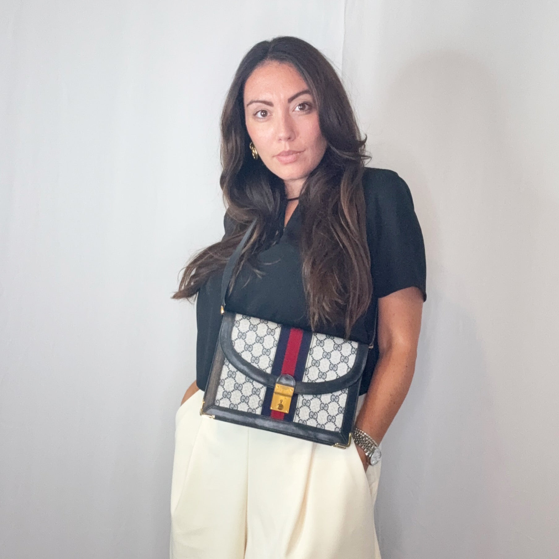 Gucci Vintage Blue Monogram Umhängetasche mit Seitenfalten und Streifen