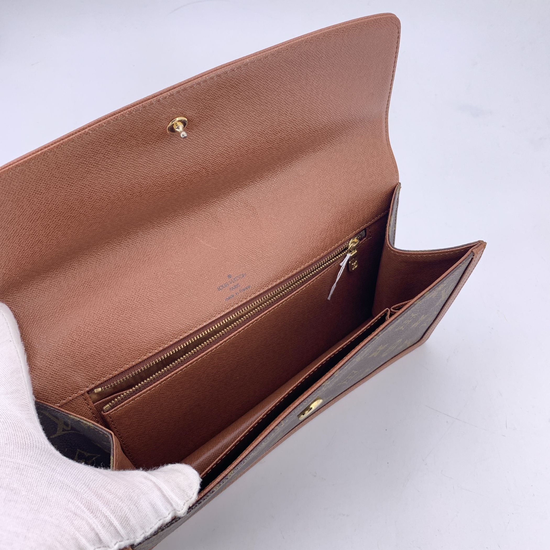 LOUIS VUITTON Clutches