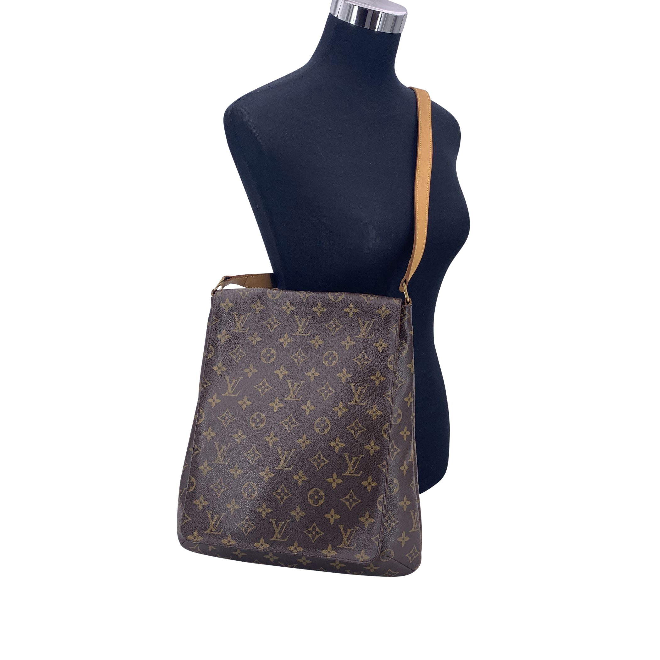 LOUIS VUITTON Crossbody Bags Musette