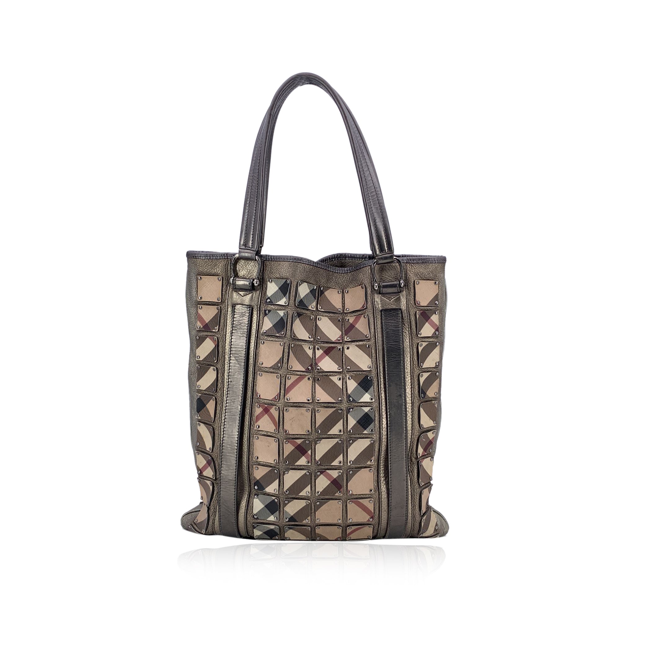 BURBERRY Totes Brook