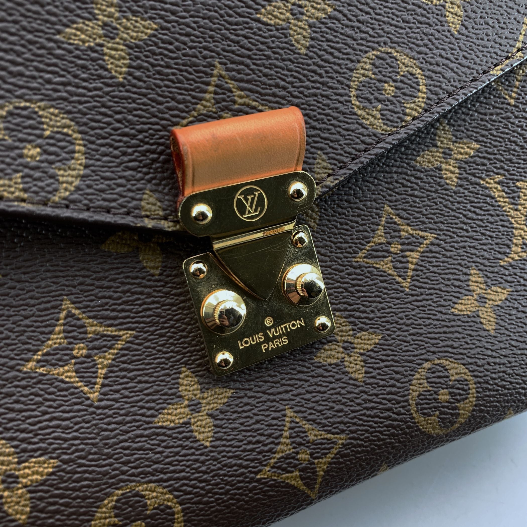 LOUIS VUITTON Crossbody Bags Metis