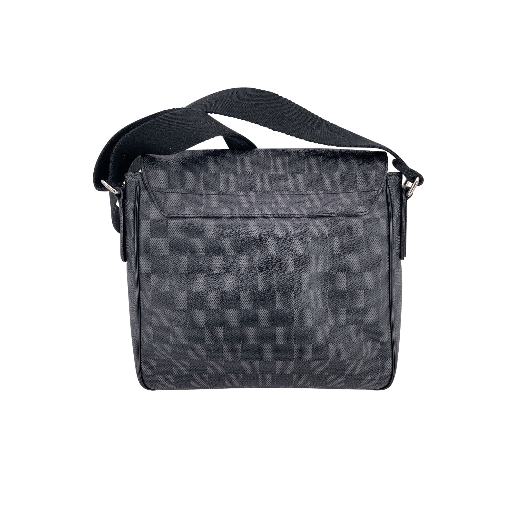 LOUIS VUITTON Crossbody Bags District