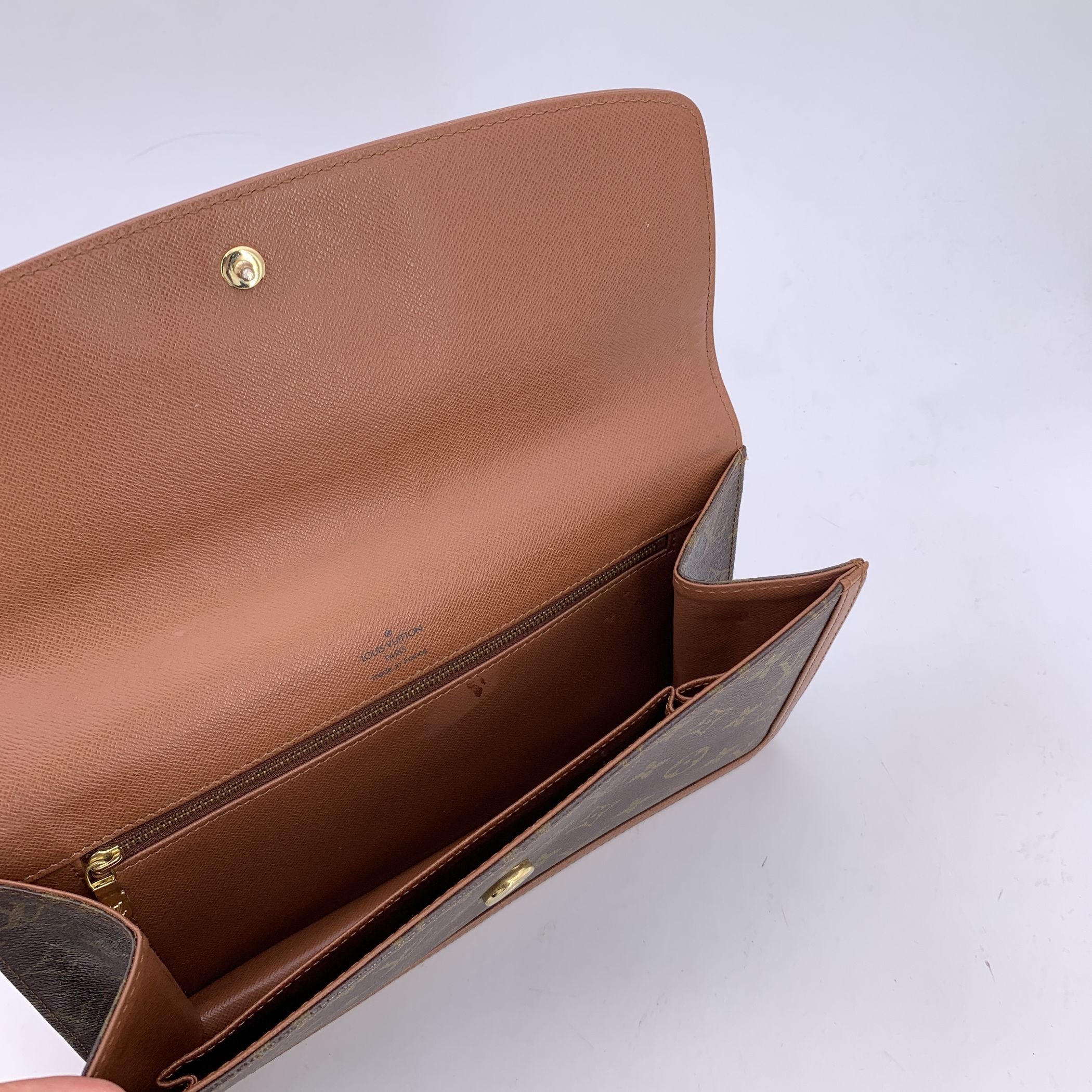 LOUIS VUITTON Clutches