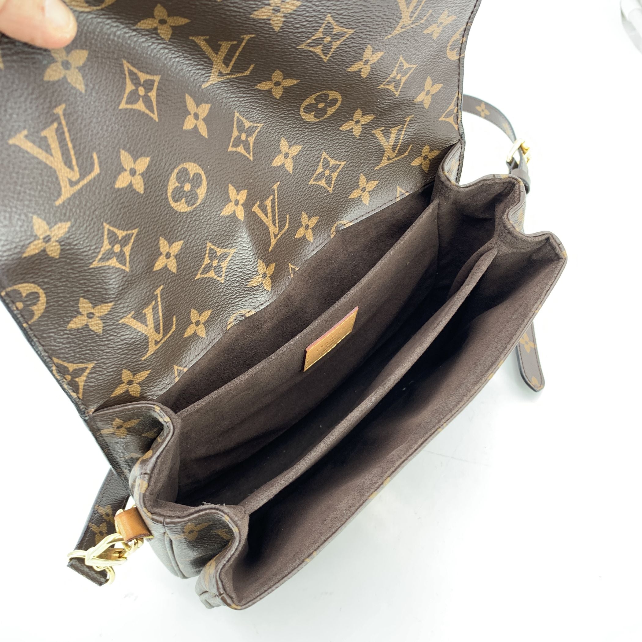 LOUIS VUITTON Crossbody Bags Metis