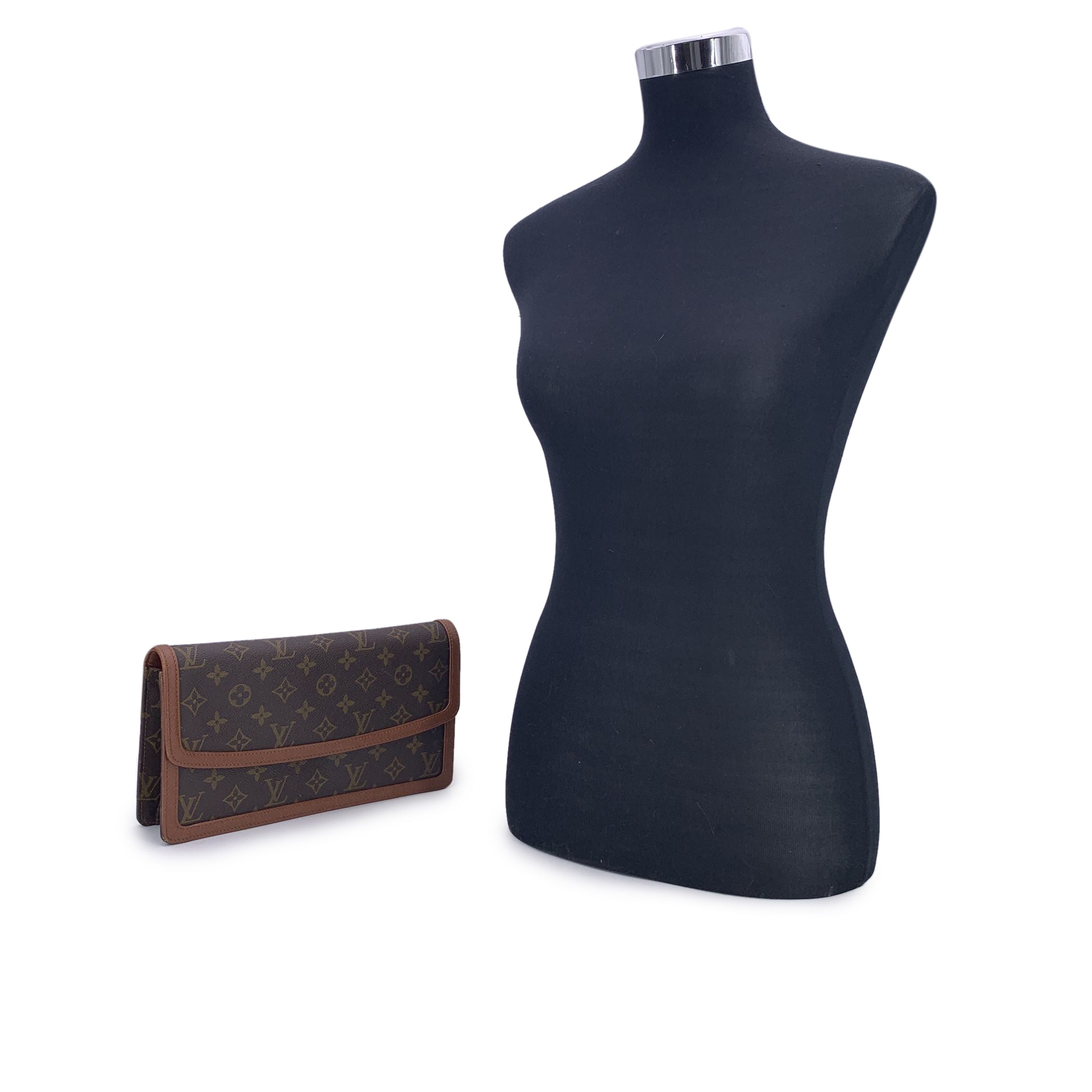 LOUIS VUITTON Clutches