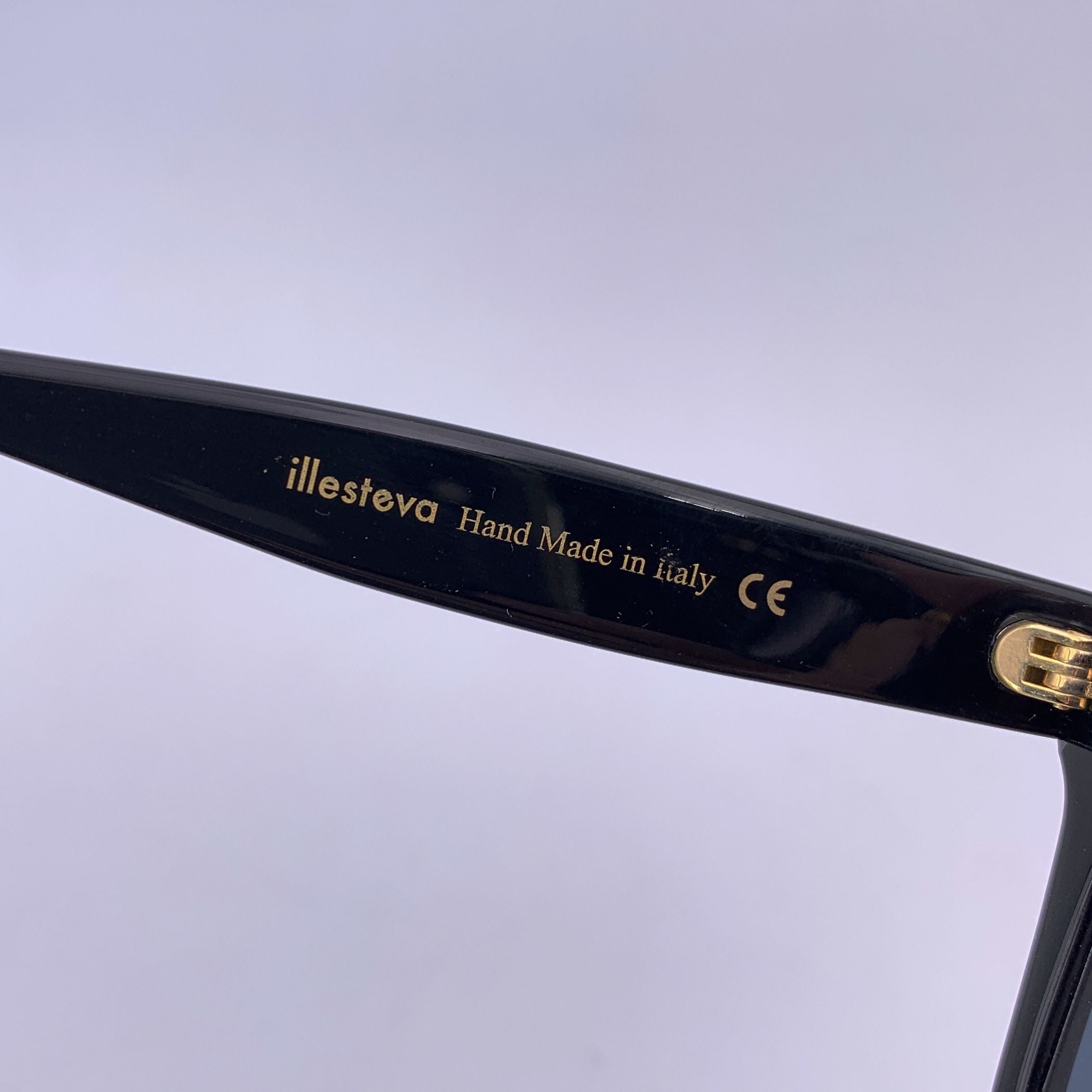 ILLESTEVA Sunglasses