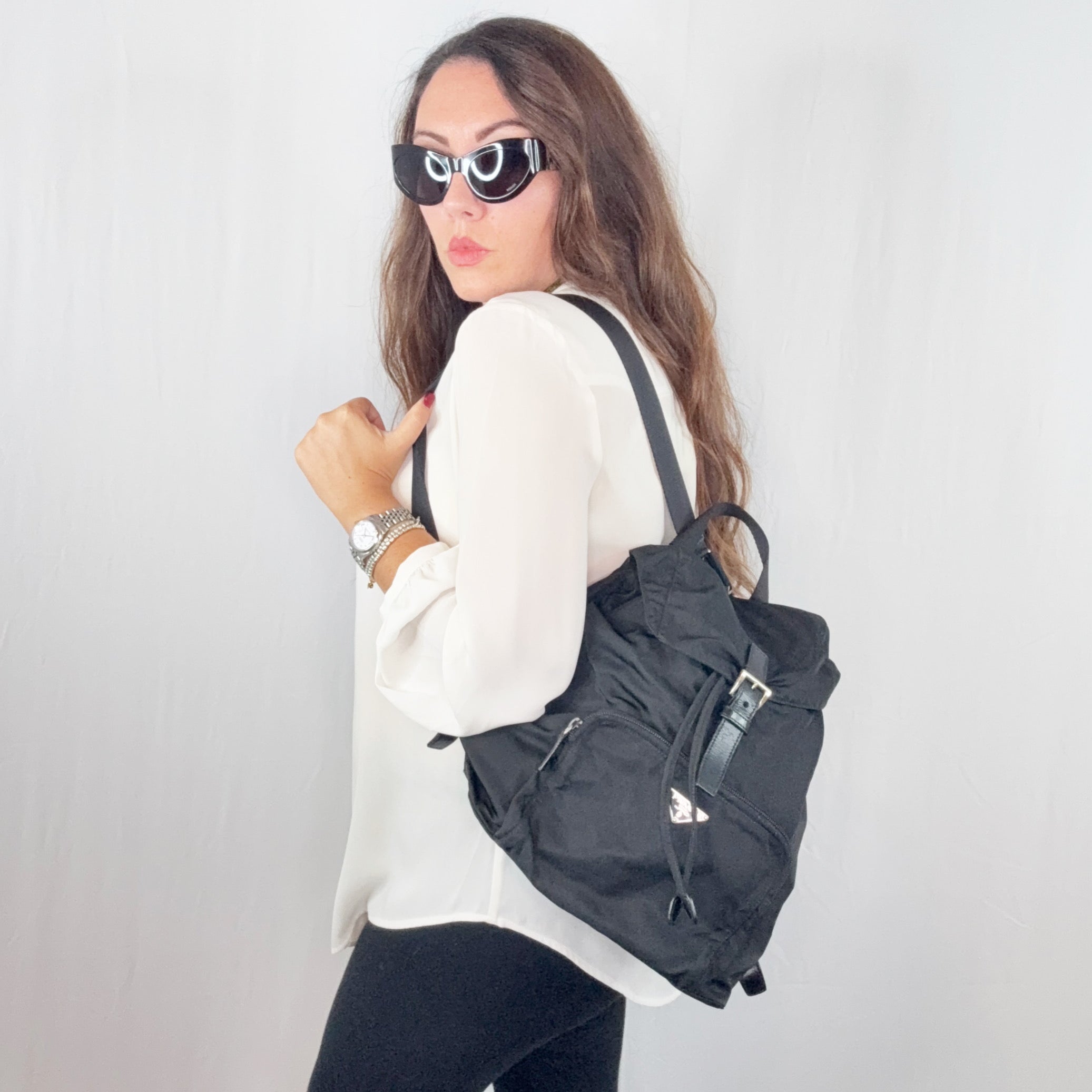 Prada – Mittelgroßer Rucksack-Umhängetasche aus schwarzem Nylon-Canvas