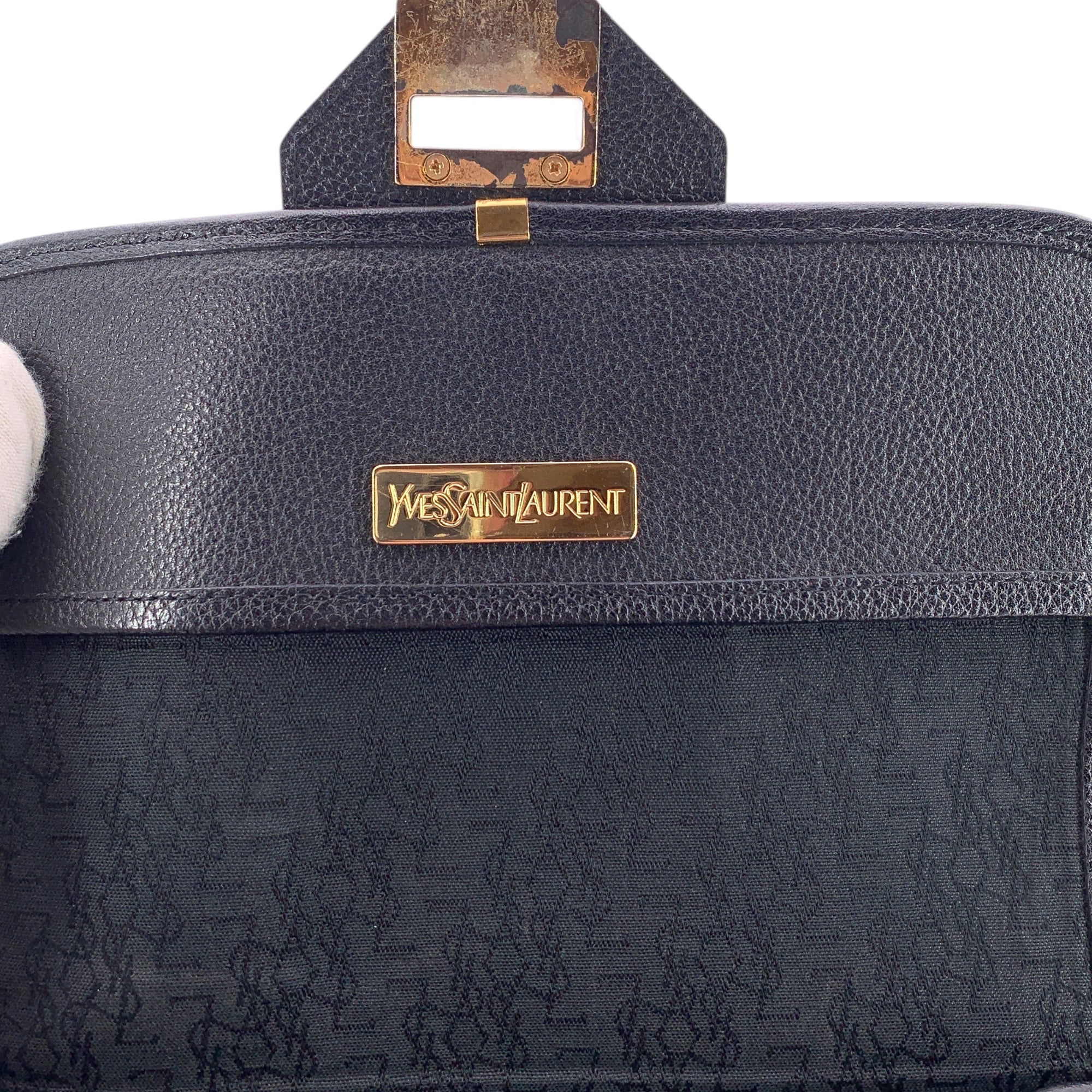 Yves Saint Laurent Trapeze Shoulder Bags
