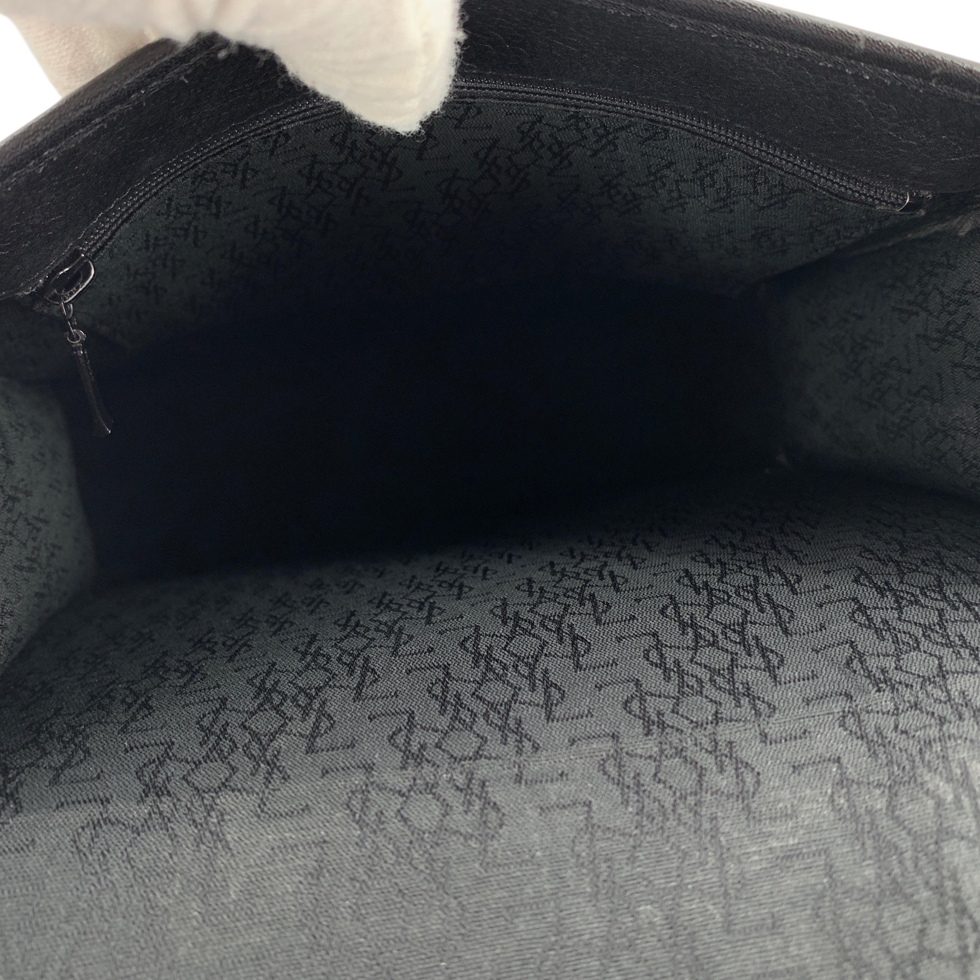 Yves Saint Laurent Trapeze Shoulder Bags