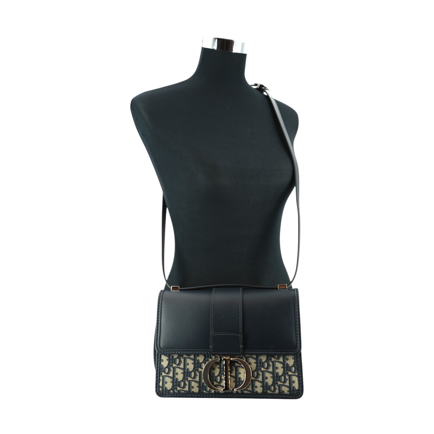Dior 30 Montaigne Shoulder Bags