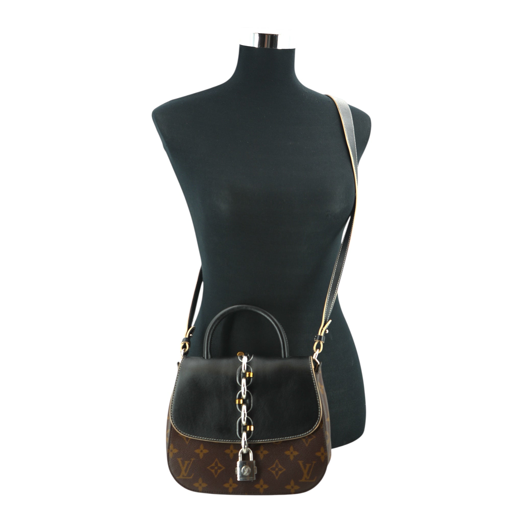 Louis Vuitton Chain It Shoulder Bags