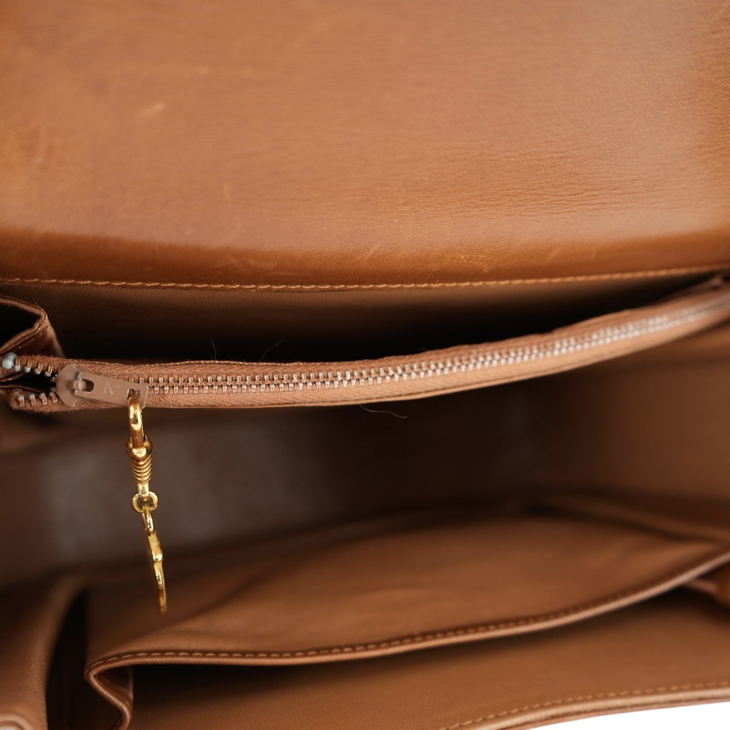 Gucci G Closure Shoulder Bags