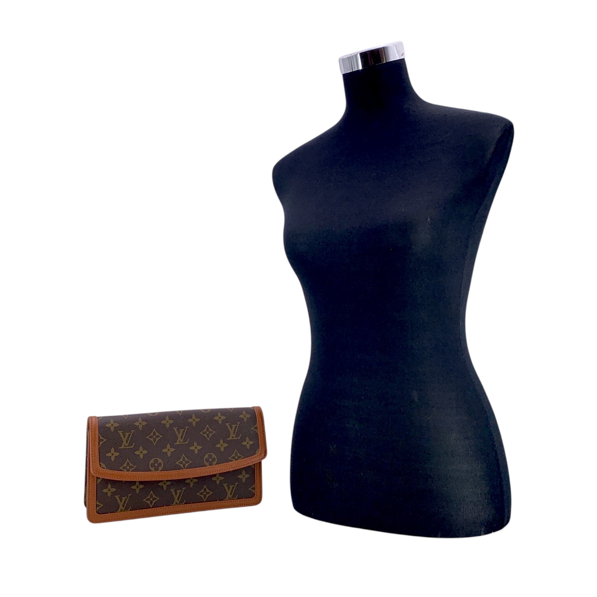 Louis Vuitton Pochette Dame Clutches