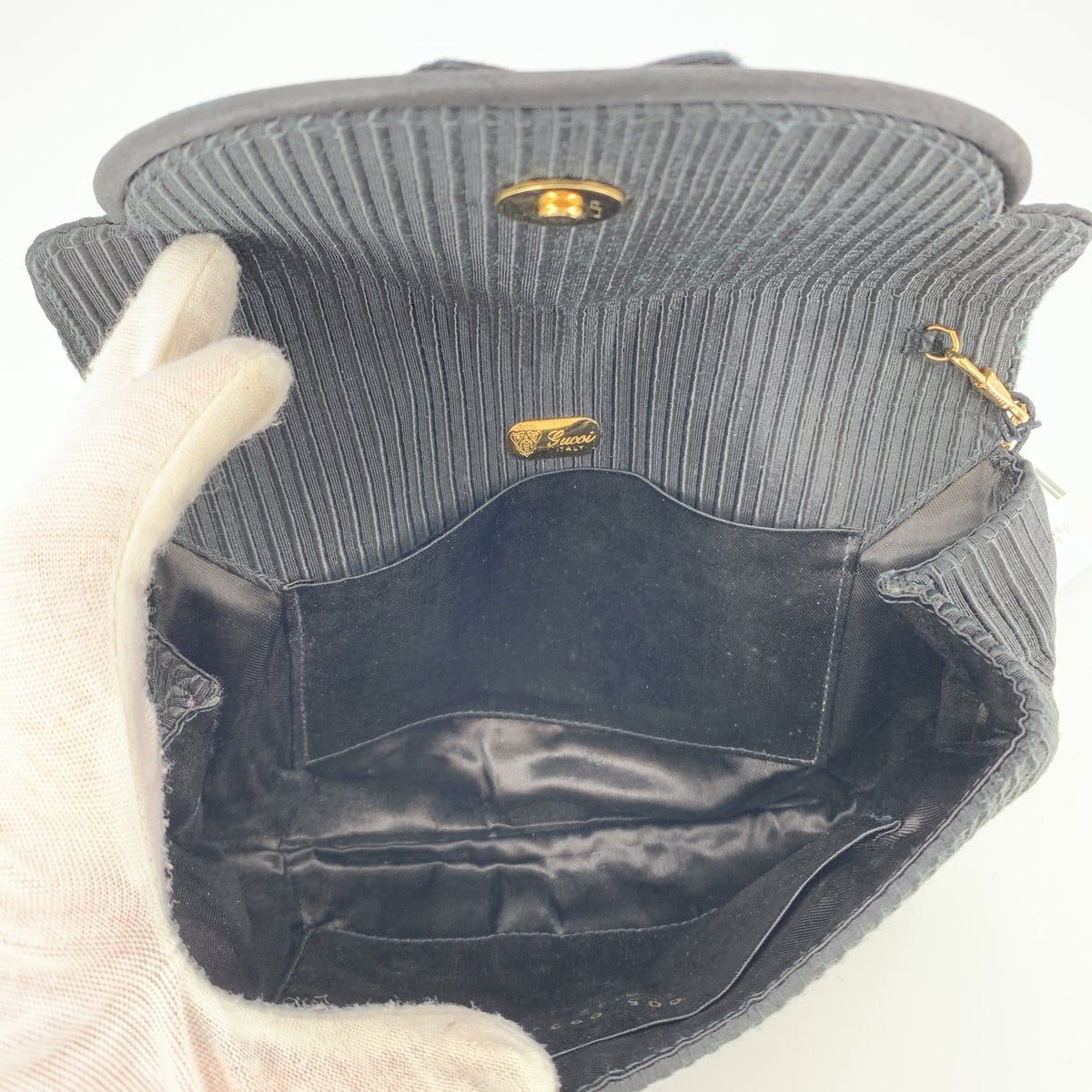 Gucci Ribbed Fabric Evening Shoulder Bags