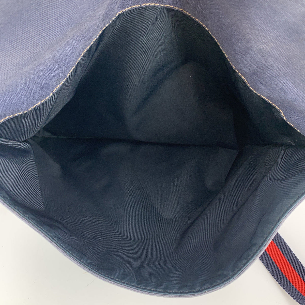 Gucci Crest Logo Shoulder Bags