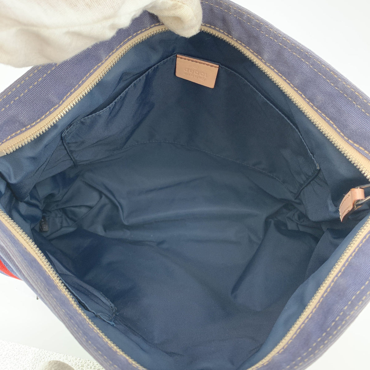 Gucci Crest Logo Shoulder Bags