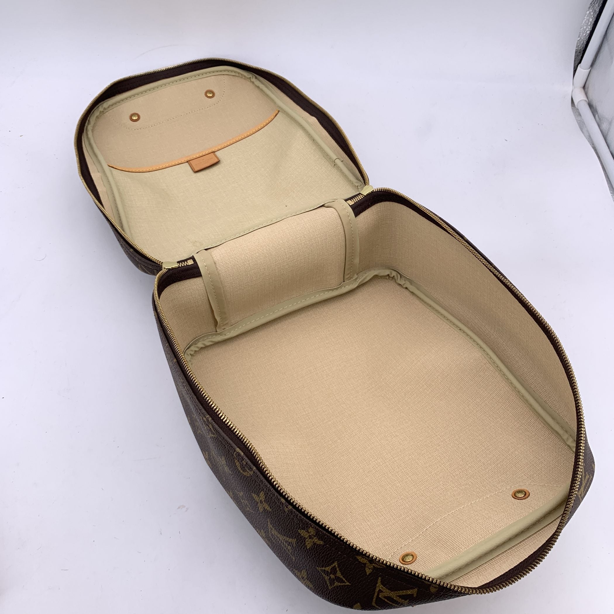 LOUIS VUITTON Luggage Excursion
