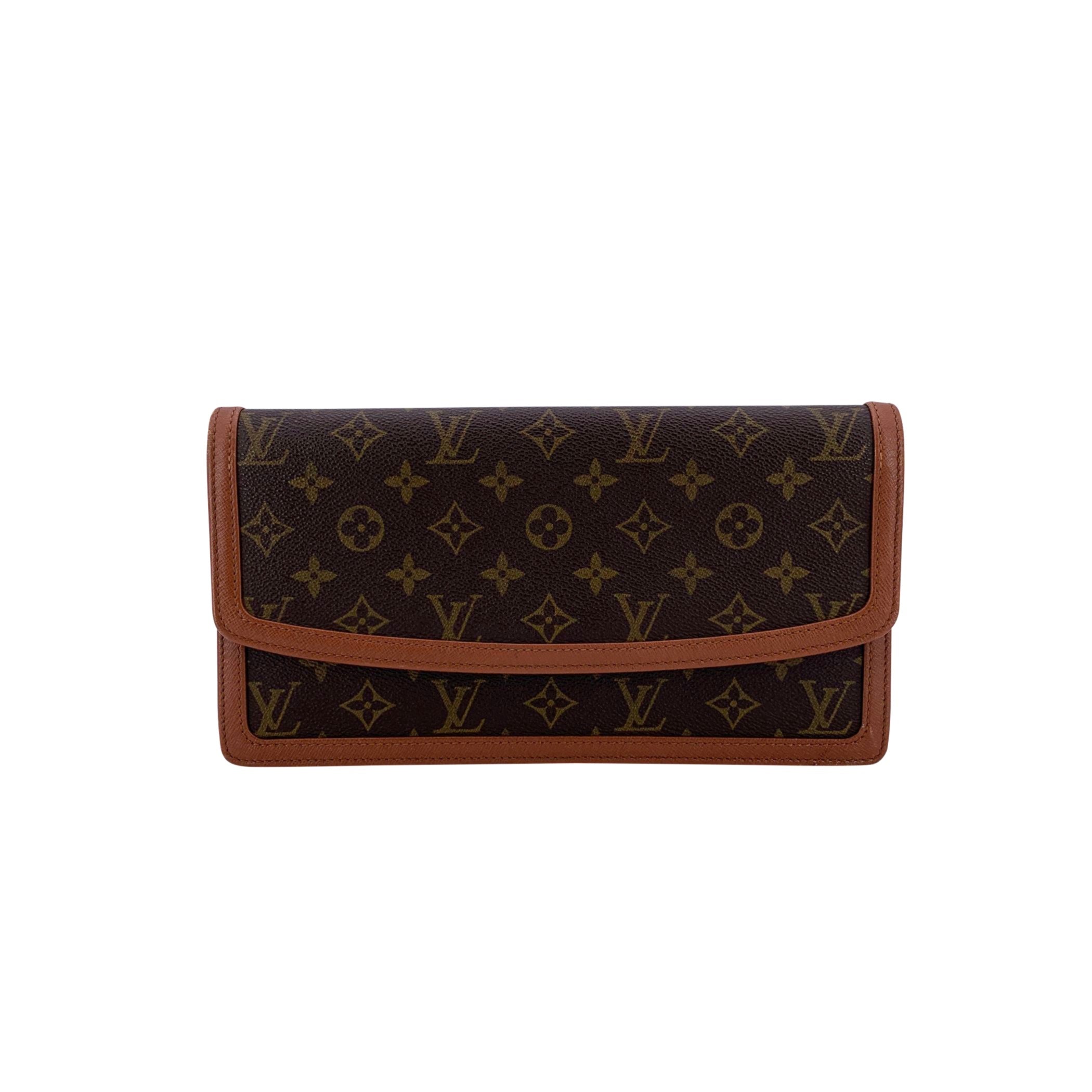 LOUIS VUITTON Clutches