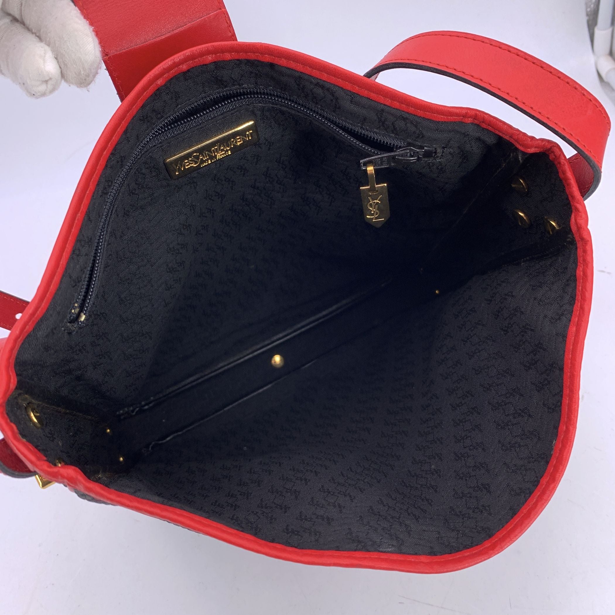 YVES SAINT LAURENT Shoulder Bags
