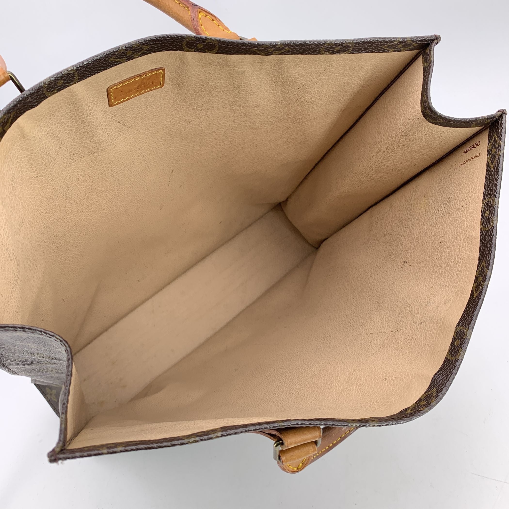 LOUIS VUITTON Totes Plat