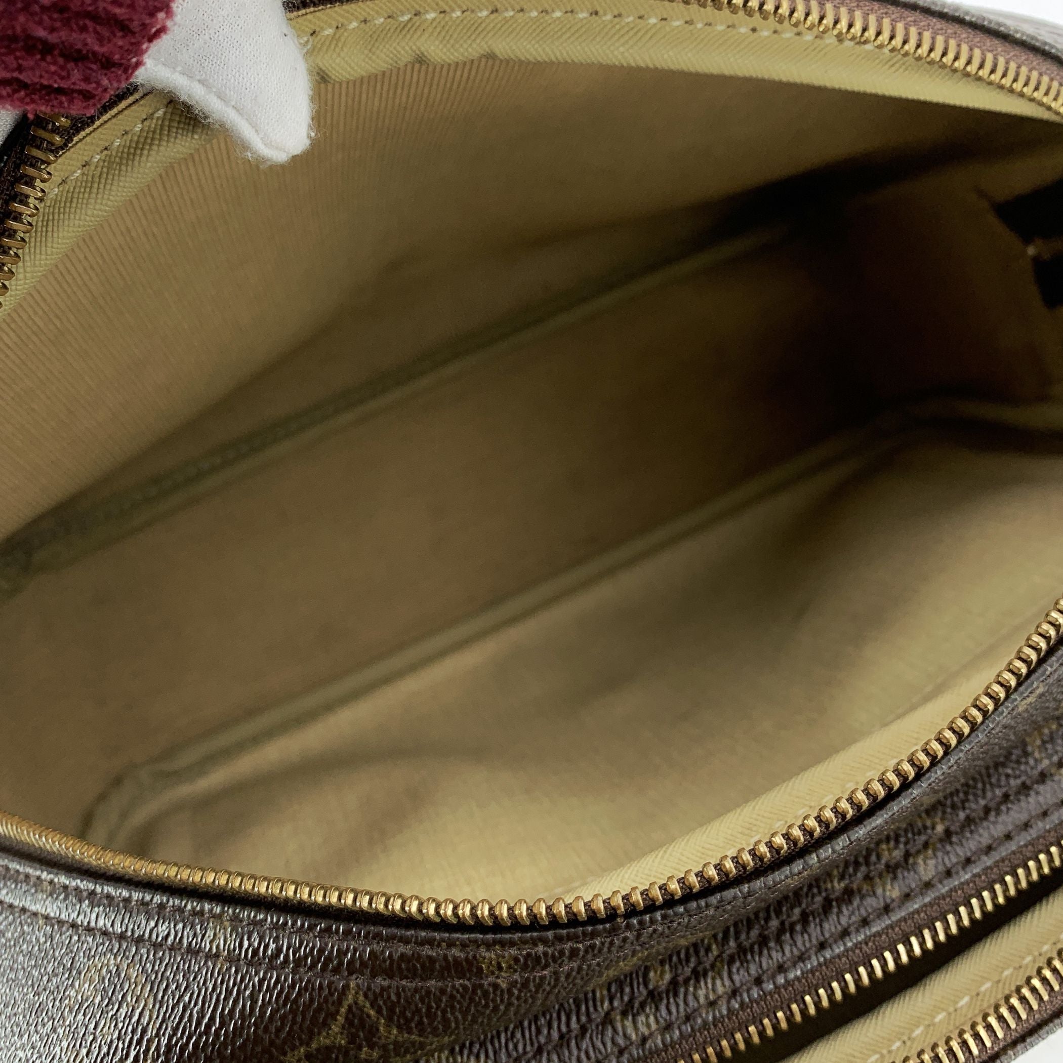 Louis Vuitton Reporter Crossbody Bags