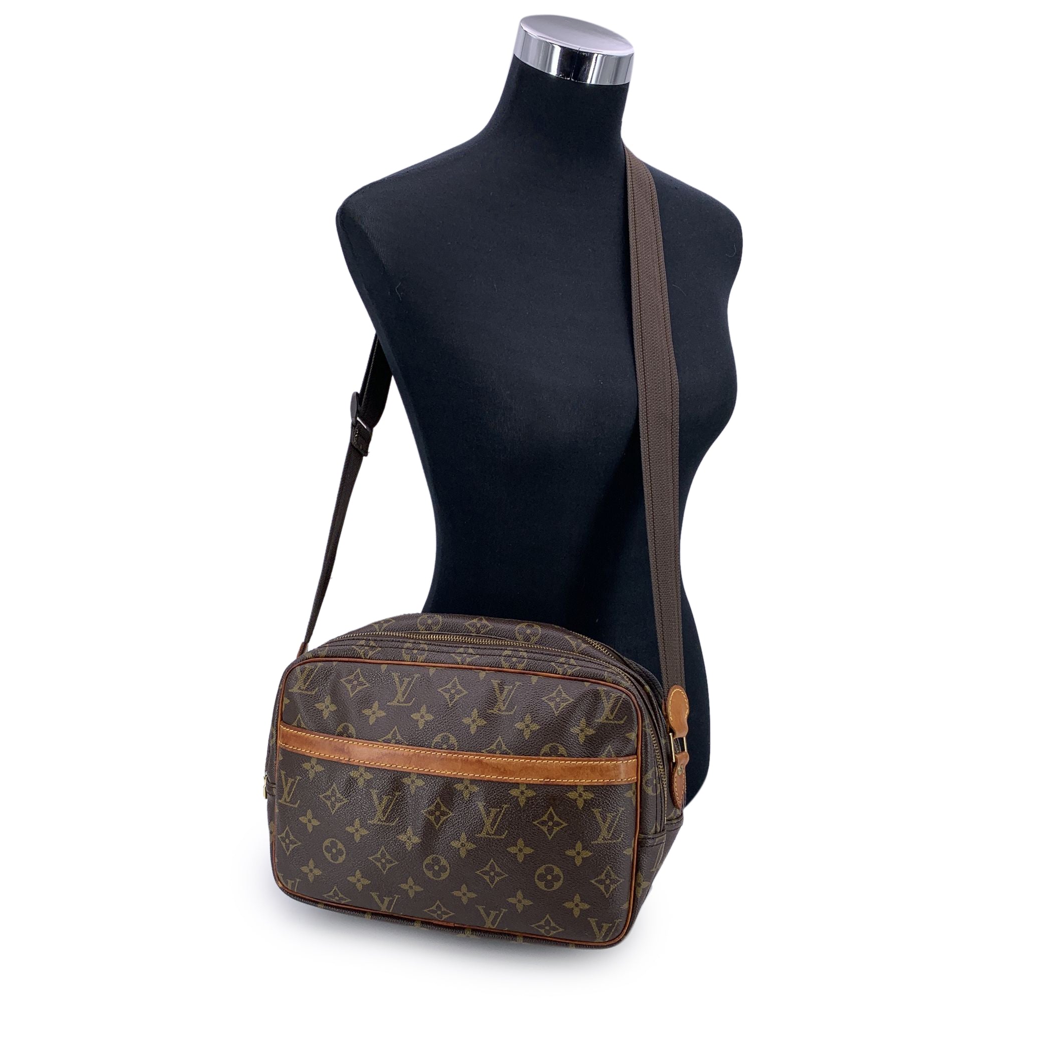 LOUIS VUITTON Crossbody Bags Reporter
